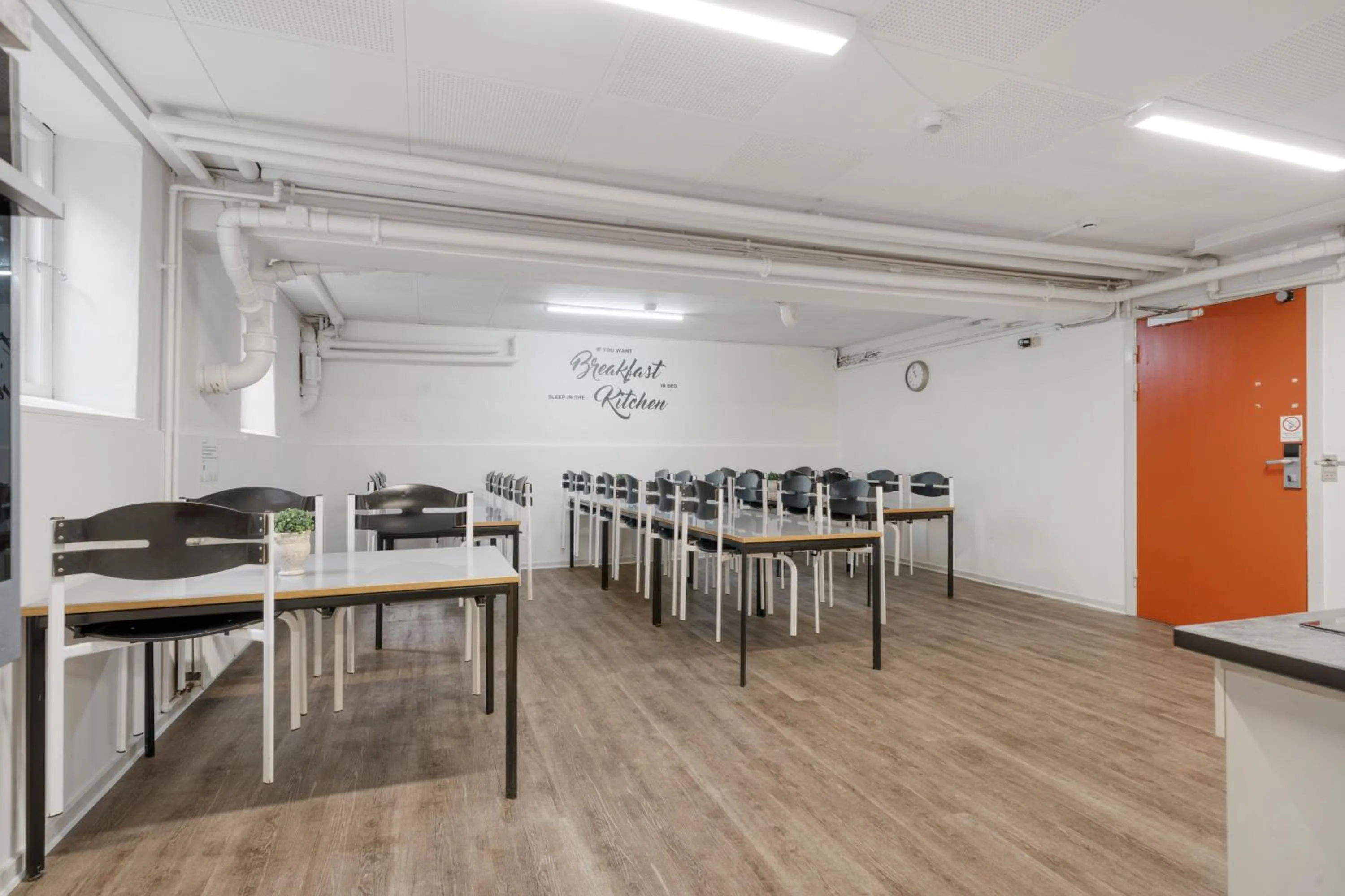 Communal kitchen in Kragsbjerggaard Vandrerhjem