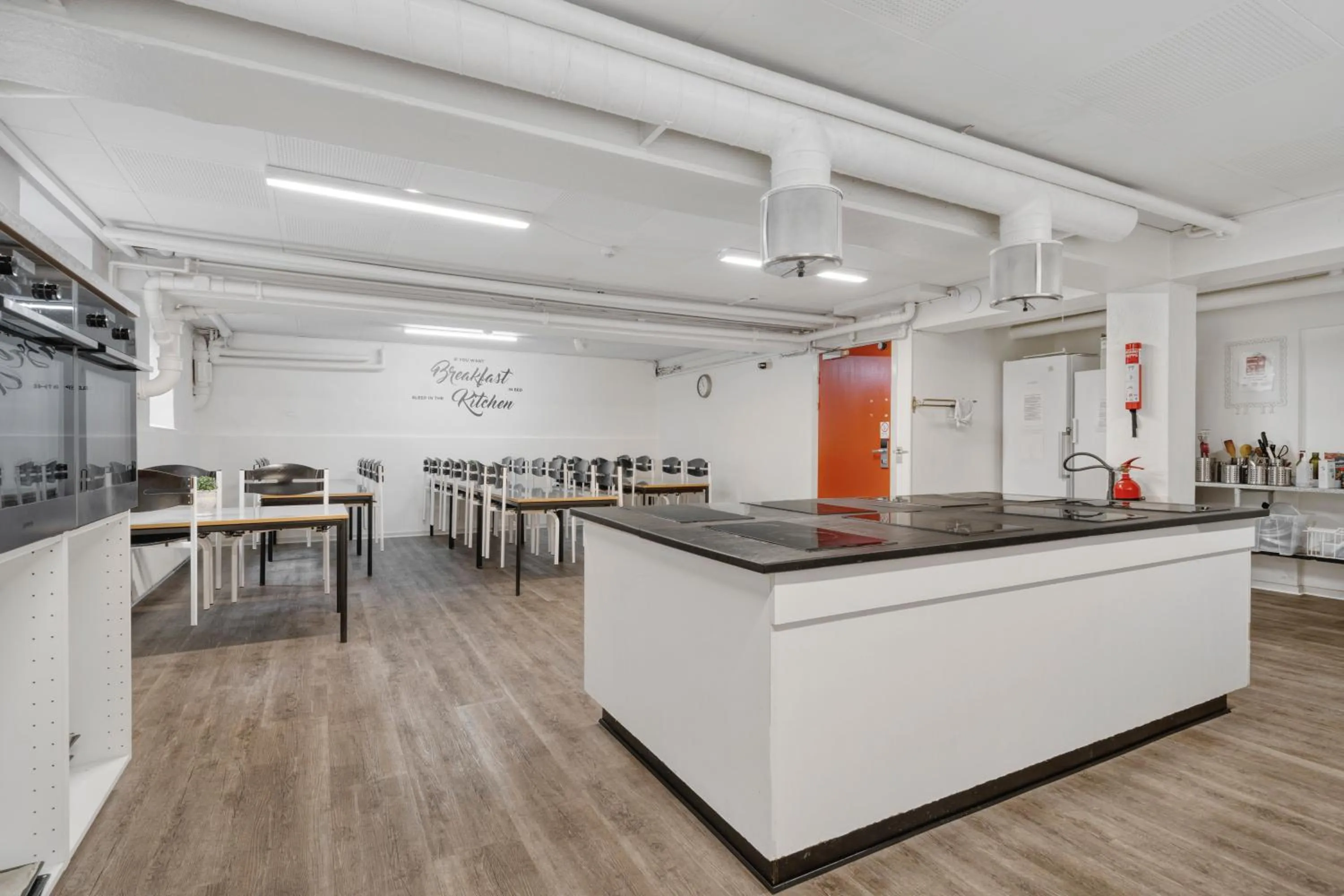 Communal kitchen in Kragsbjerggaard Vandrerhjem