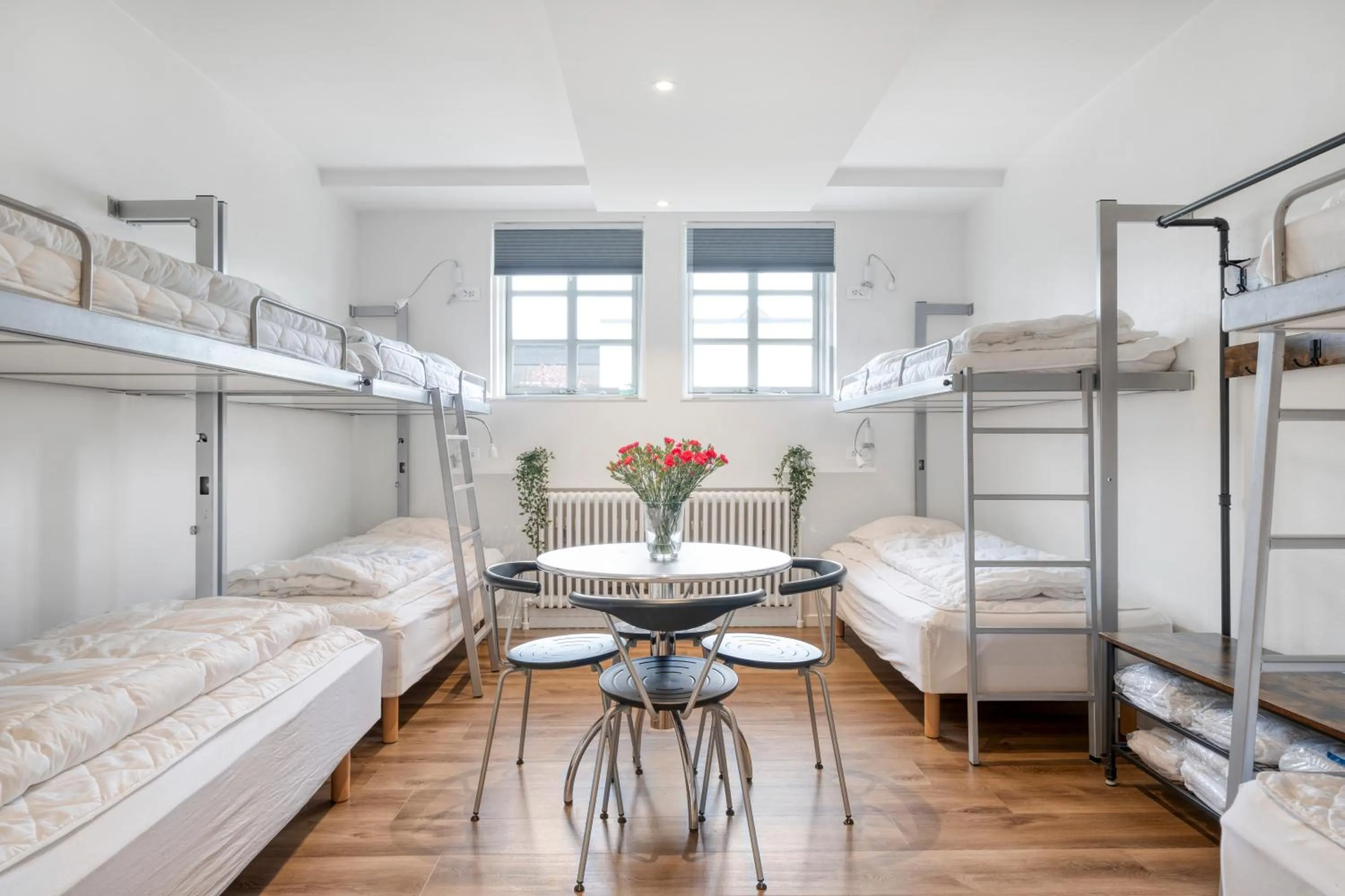 Seating area, Bed in Kragsbjerggaard Vandrerhjem