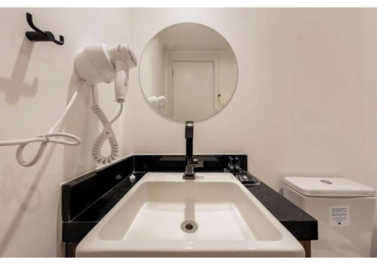 Bathroom in House of Charlie Paraiso