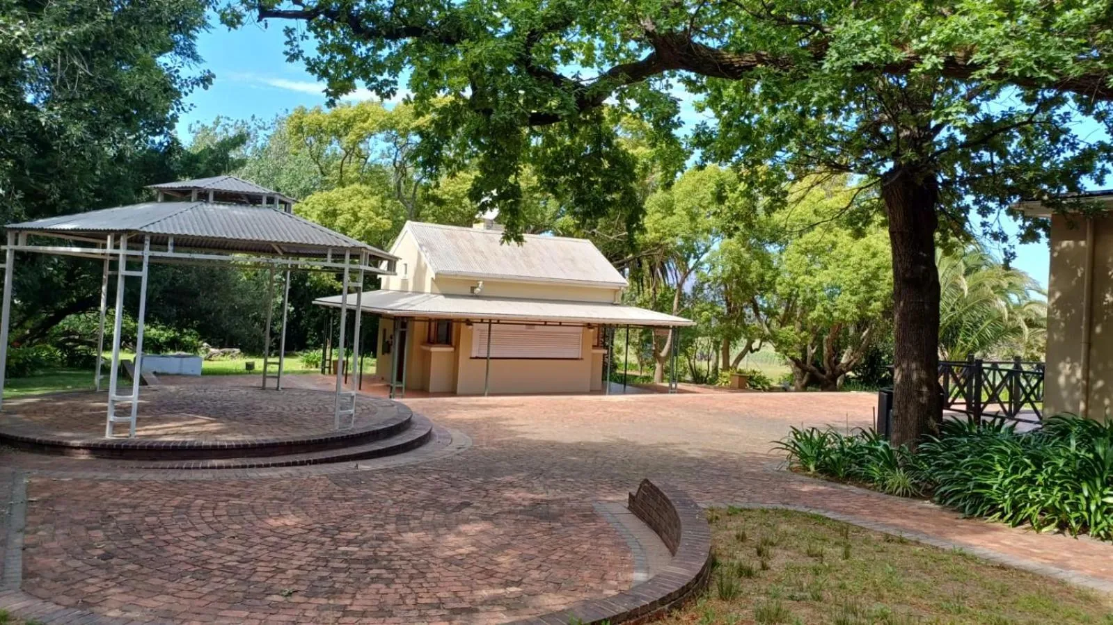 wedding in Ongegund Lodge