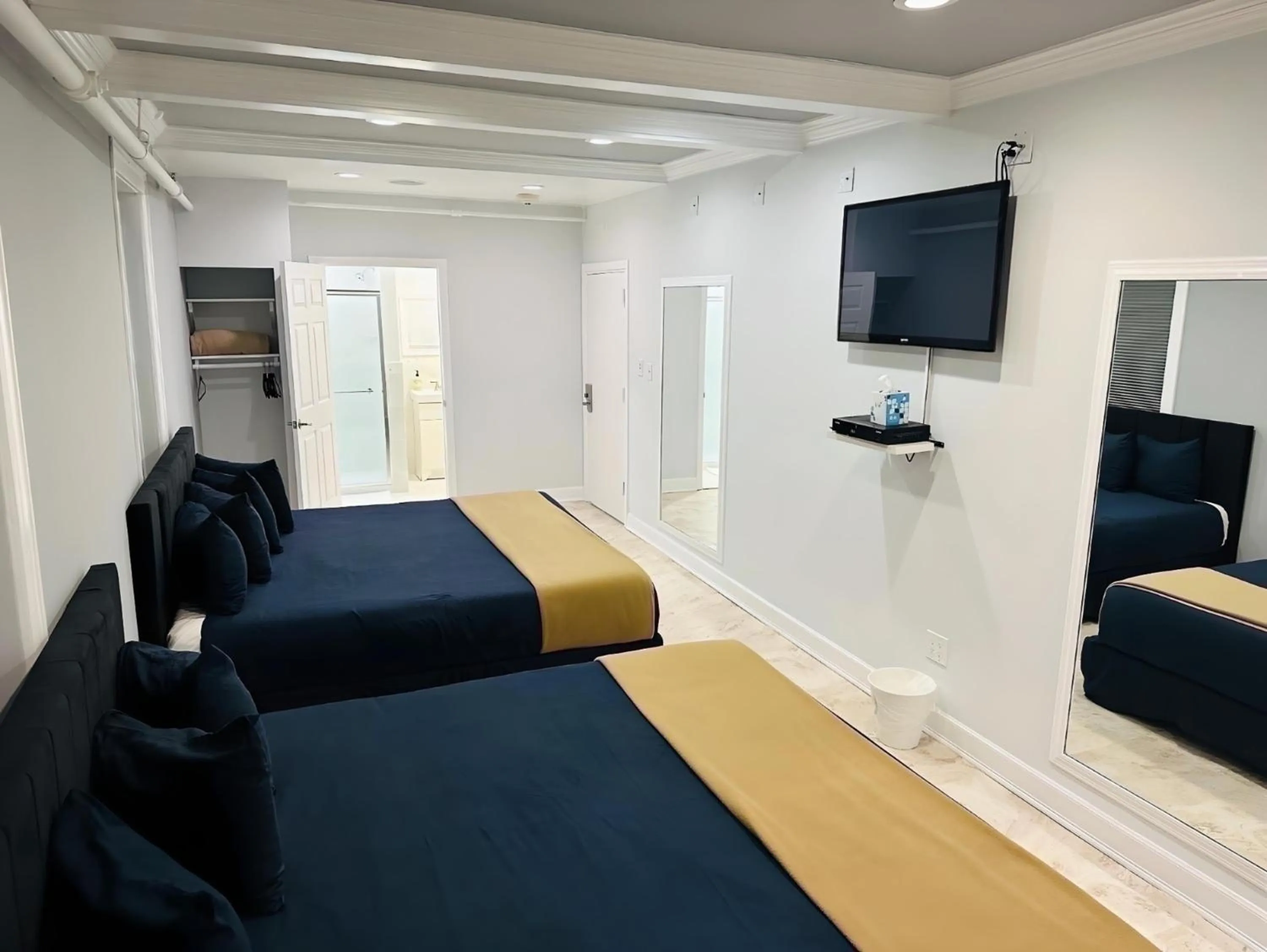 Bed in Long Beach Hotel