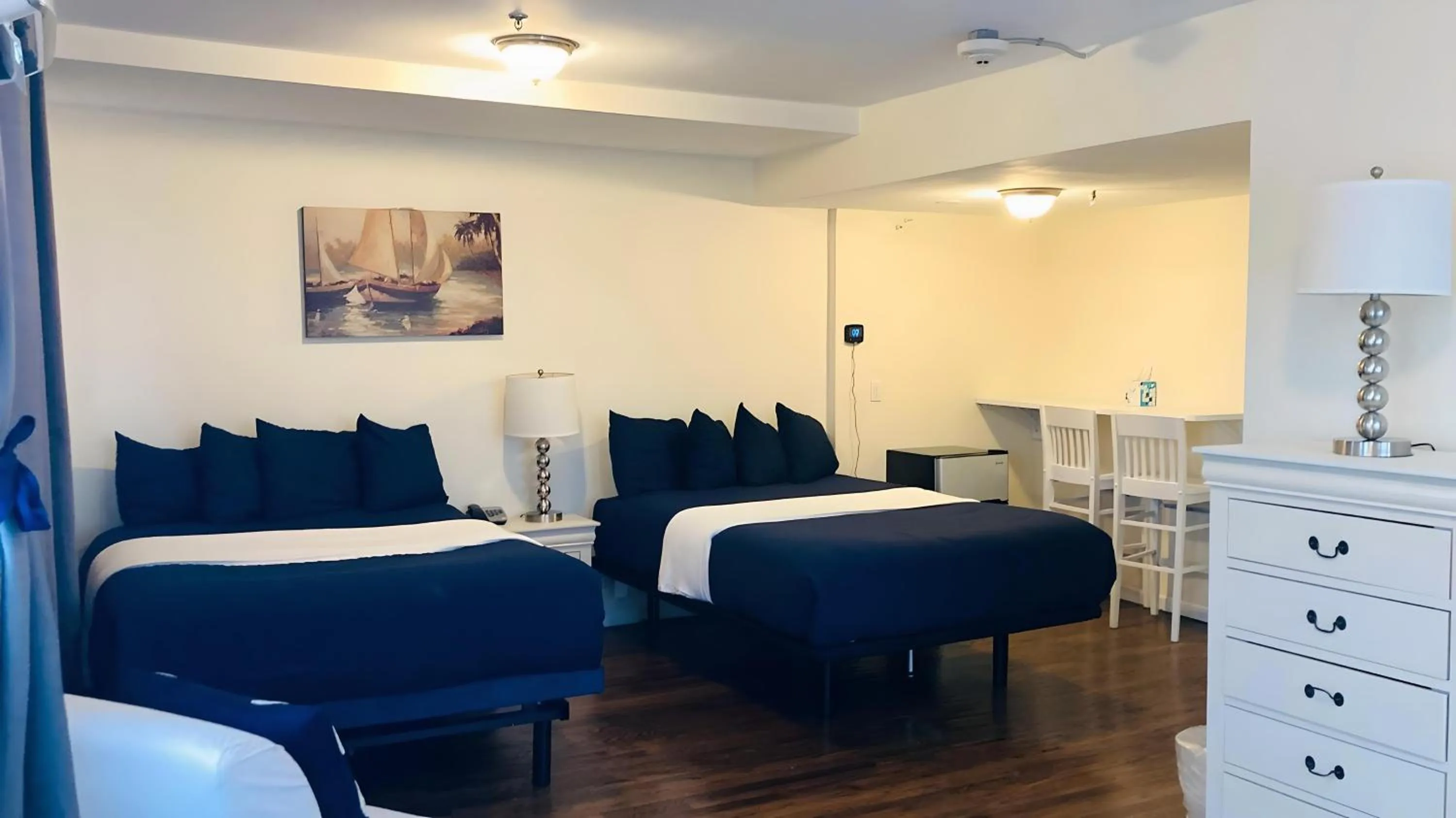 Bed in Long Beach Hotel