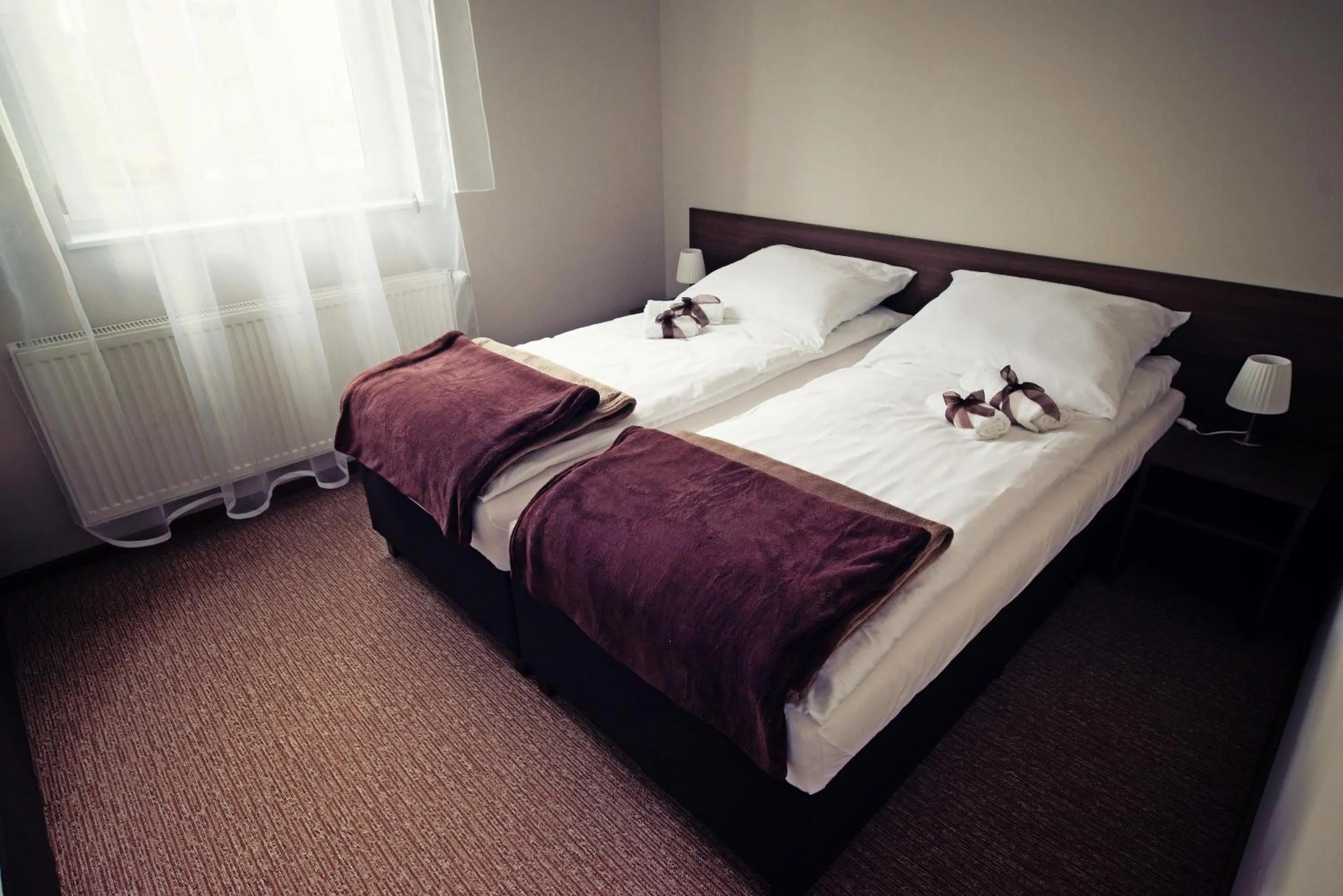 Photo of the whole room, Bed in Makara