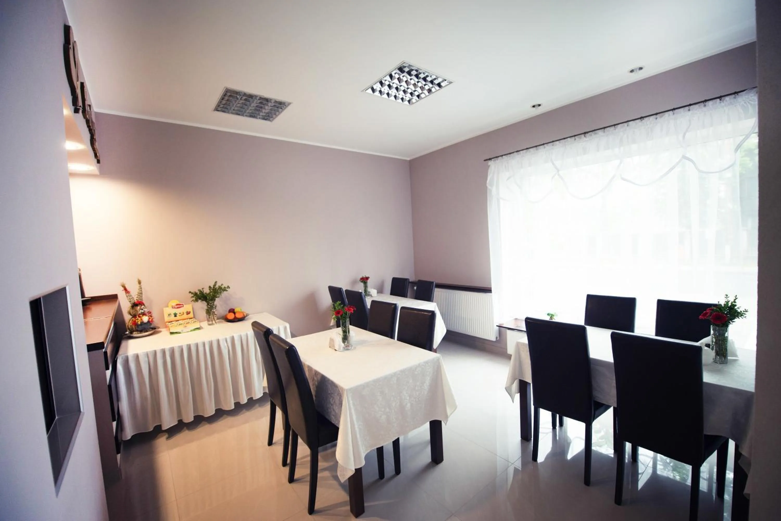 Restaurant/places to eat in Makara