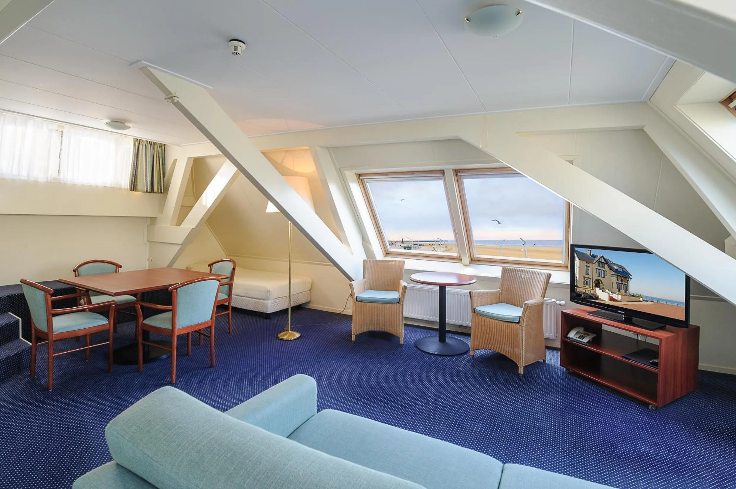 TV and multimedia in Boulevard Hotel Scheveningen