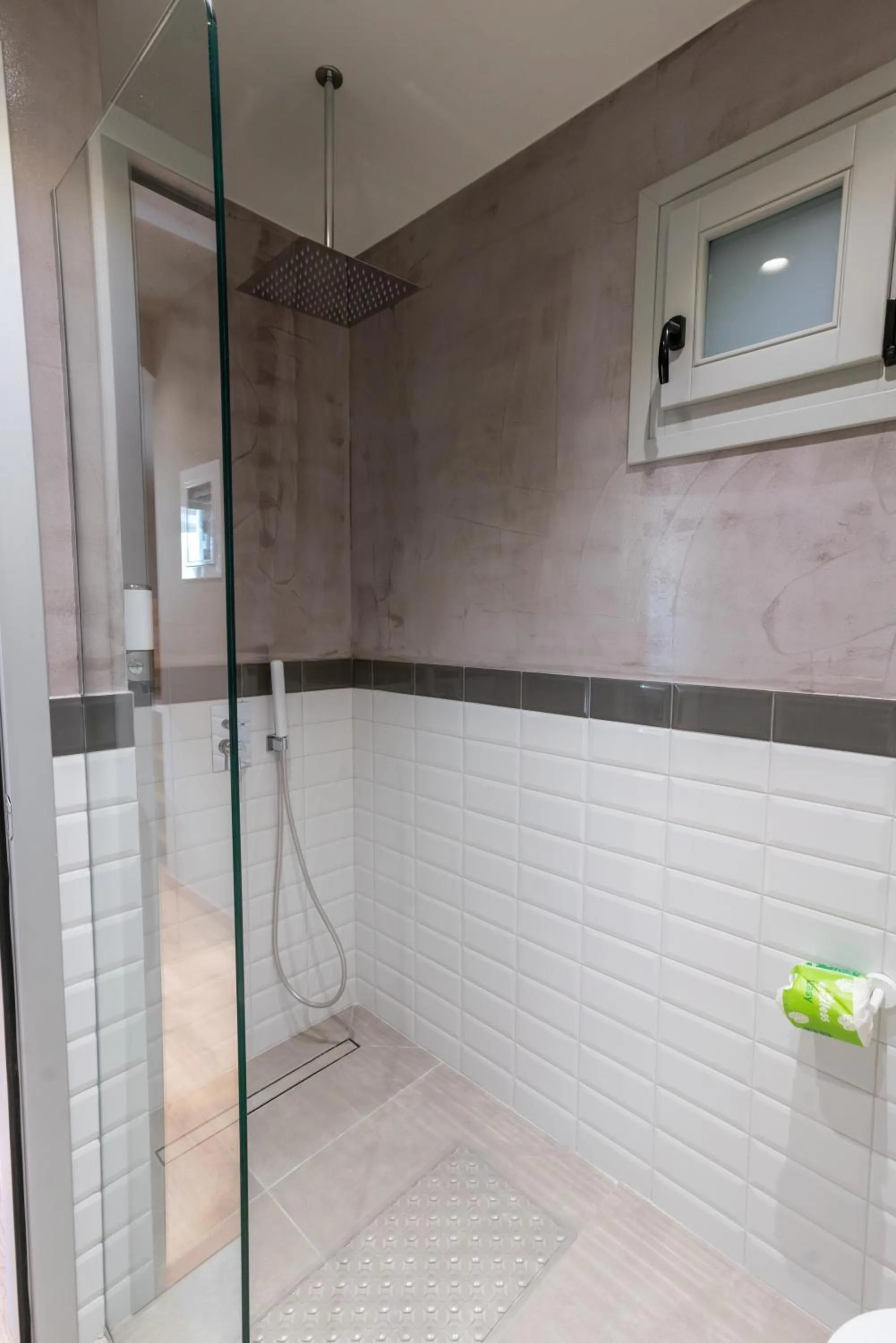 Shower in Kraka Apartments