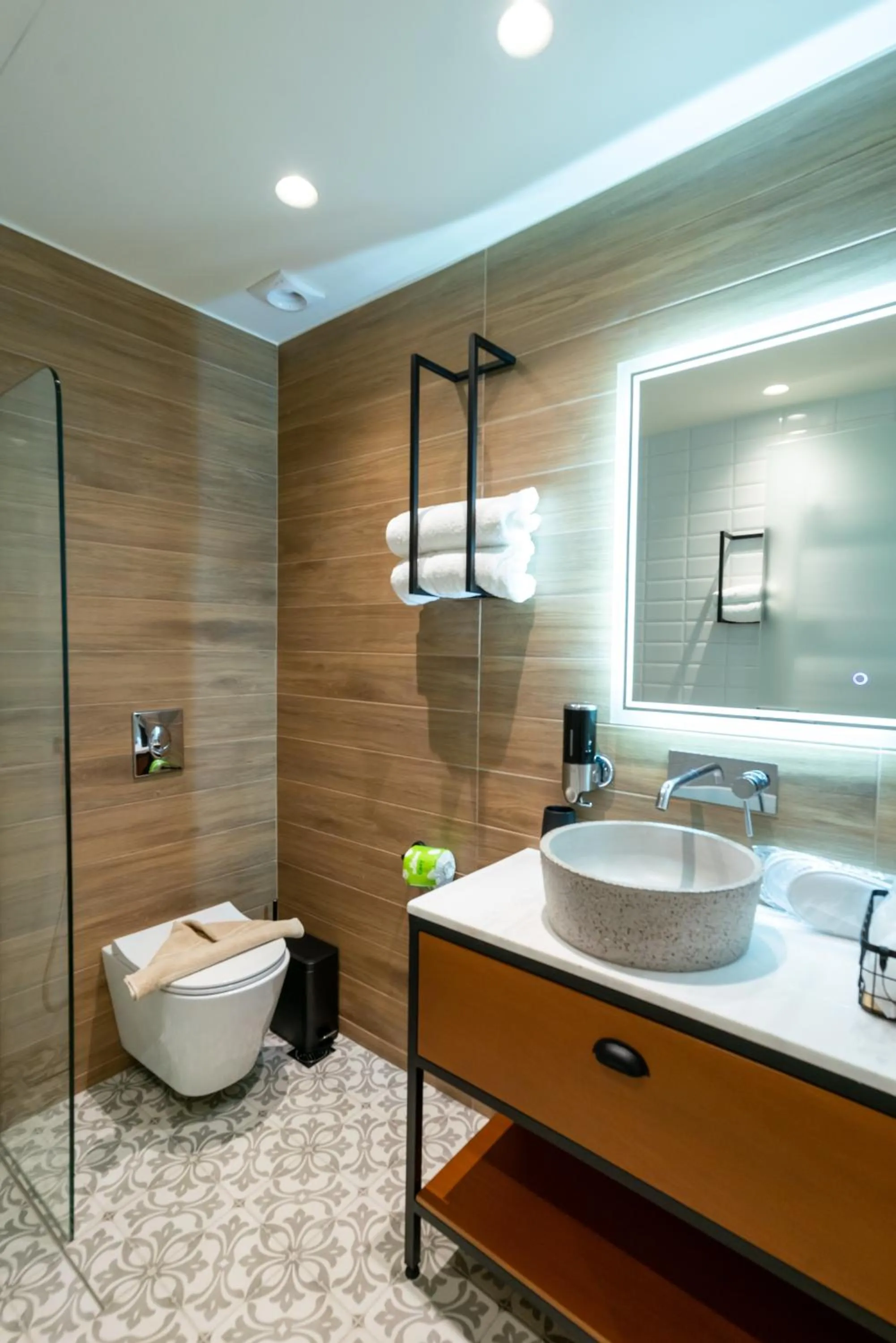 Shower in Kraka Apartments