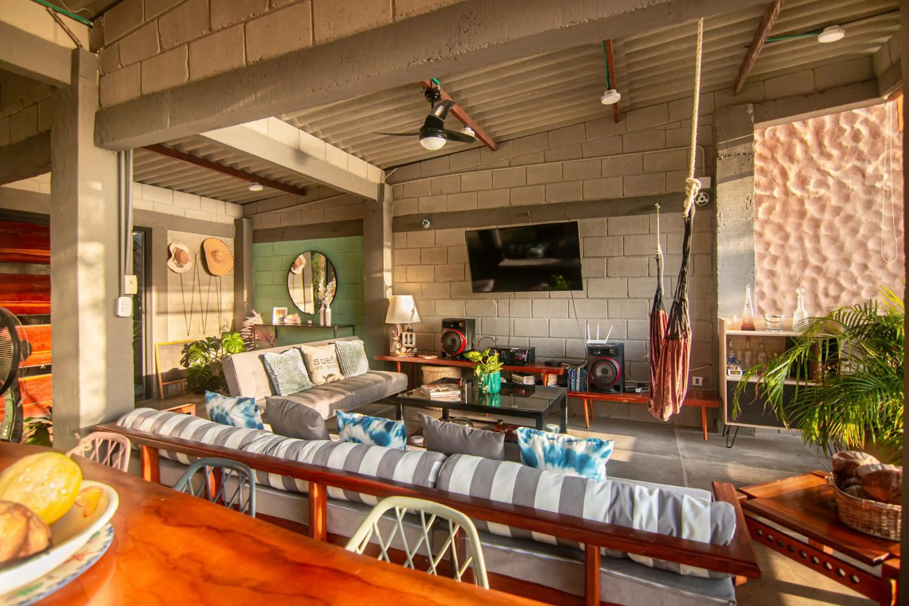 Communal lounge/ TV room in Casa Playa Puerto luz