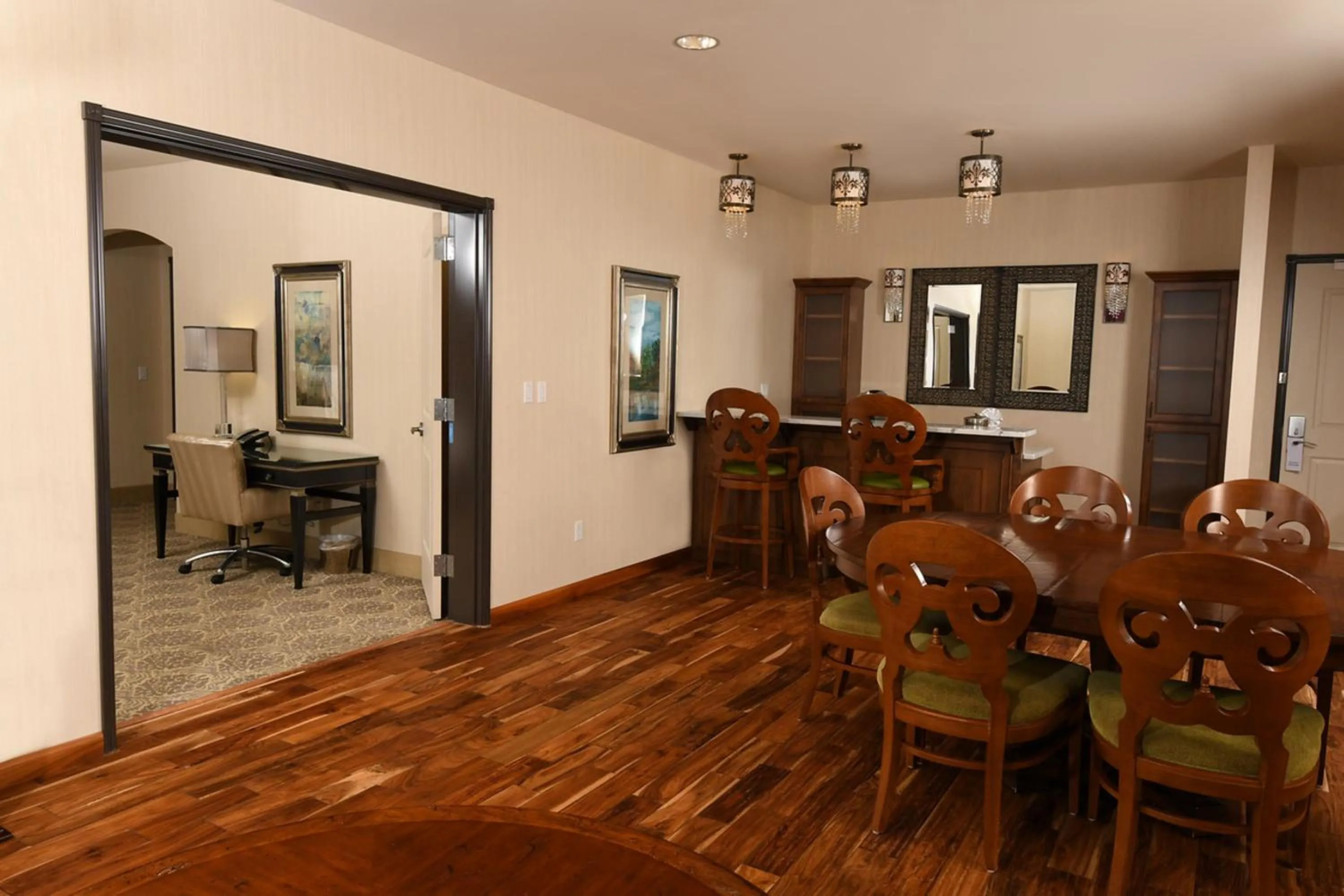 Woolley's Classic Suites