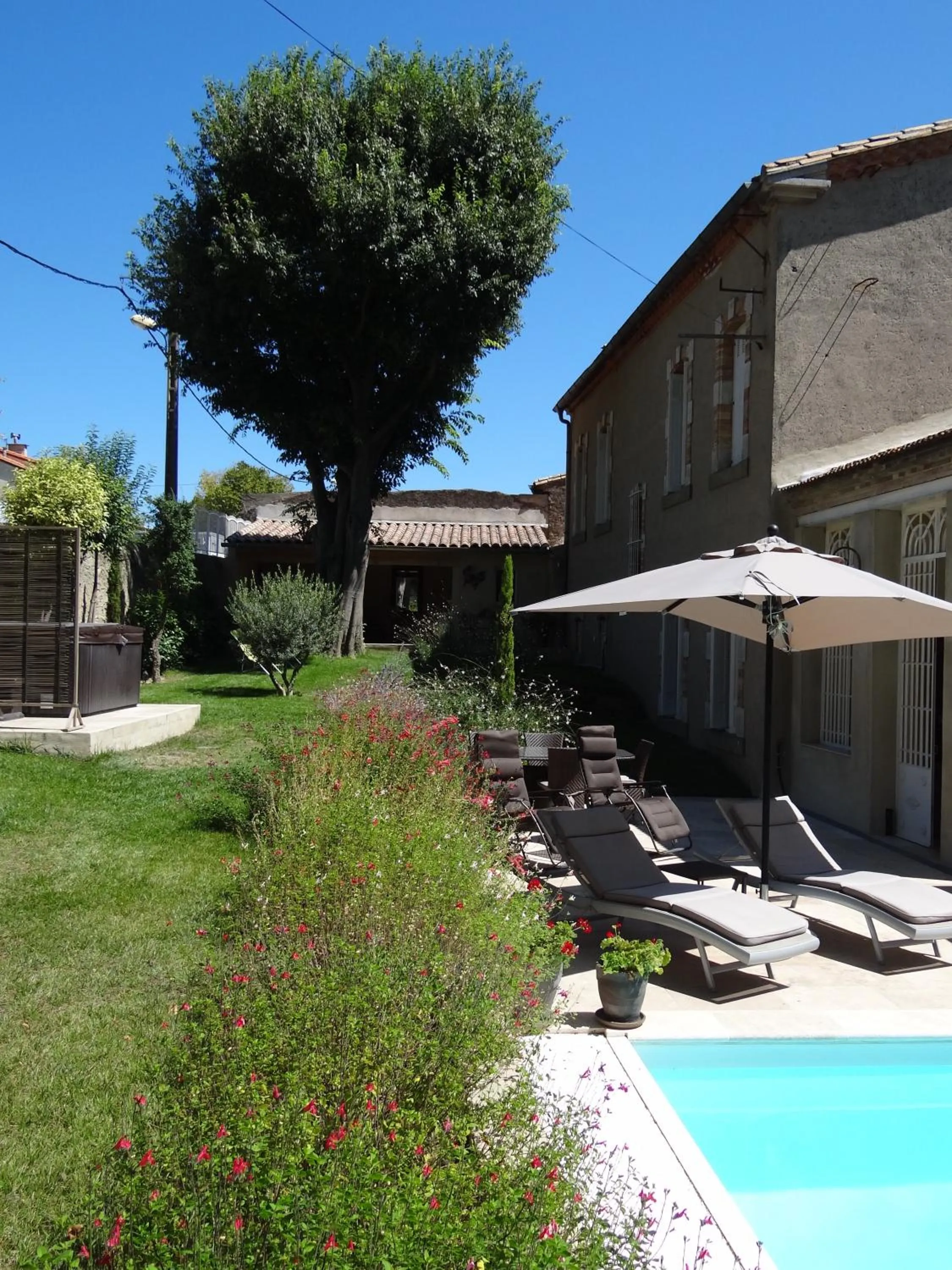 Garden, Swimming Pool in Bed & Breakfast L'Orangerie
