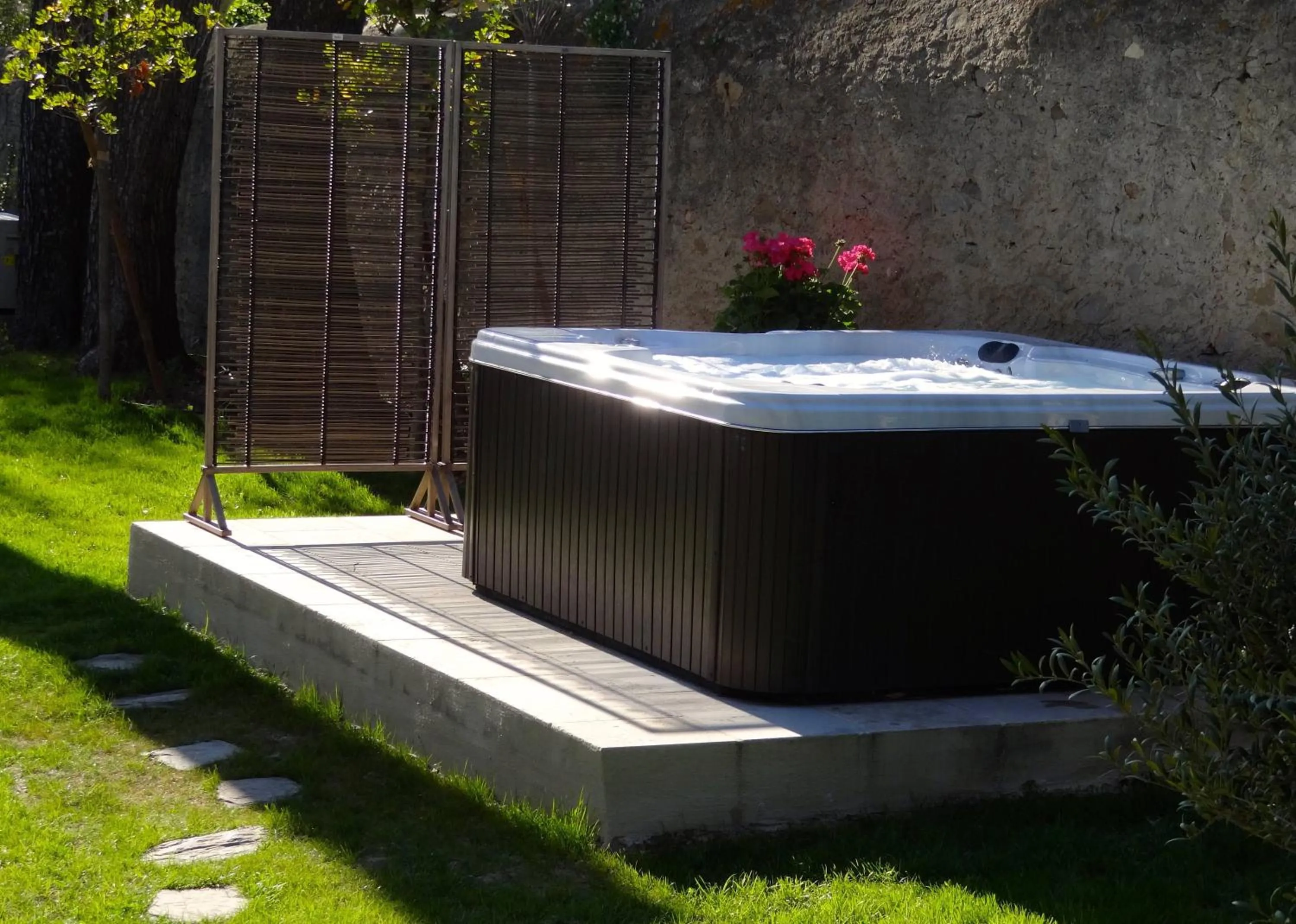 Hot Tub in Bed & Breakfast L'Orangerie
