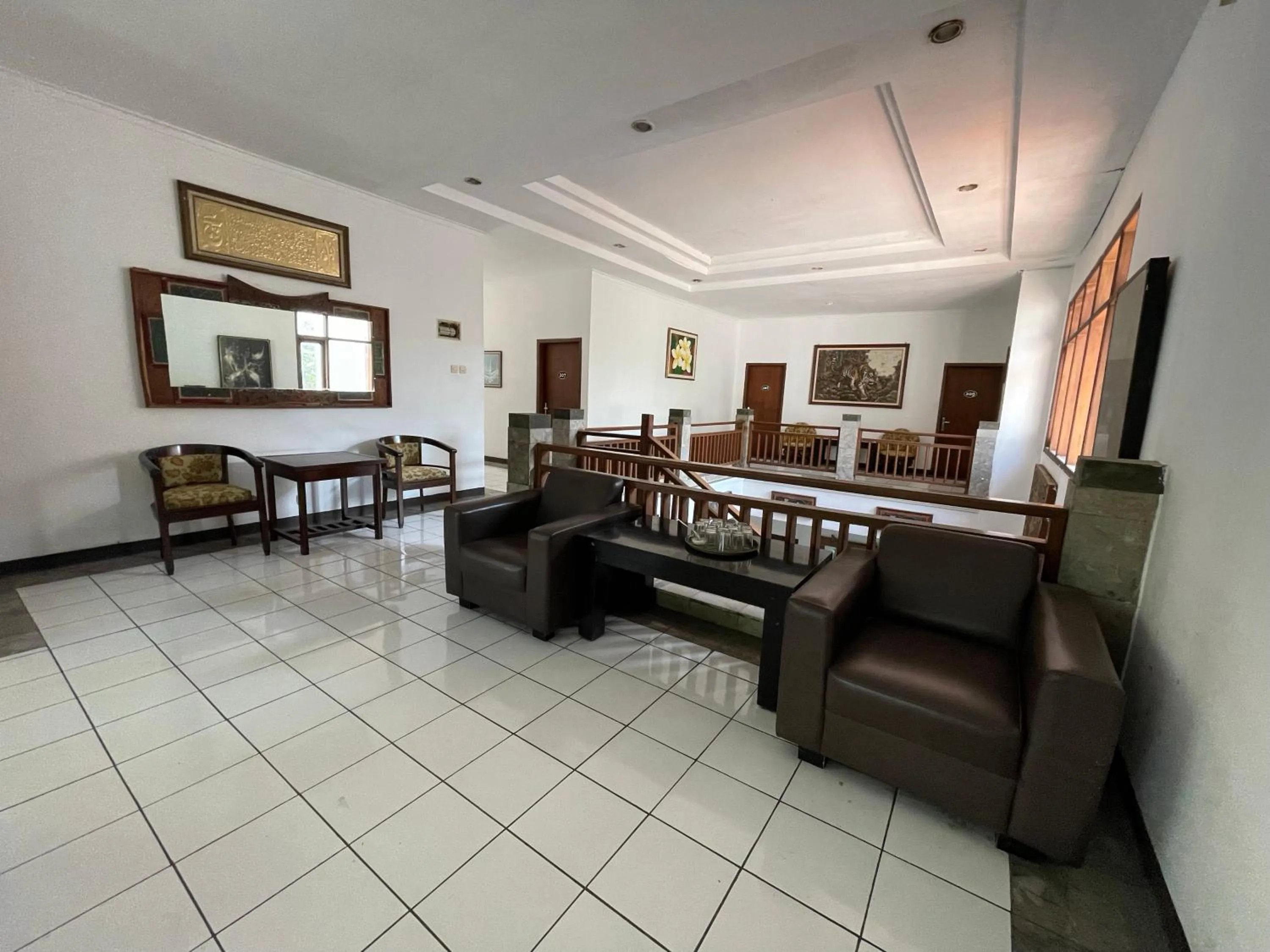 Seating area in Hotel Gegerkalong Asri