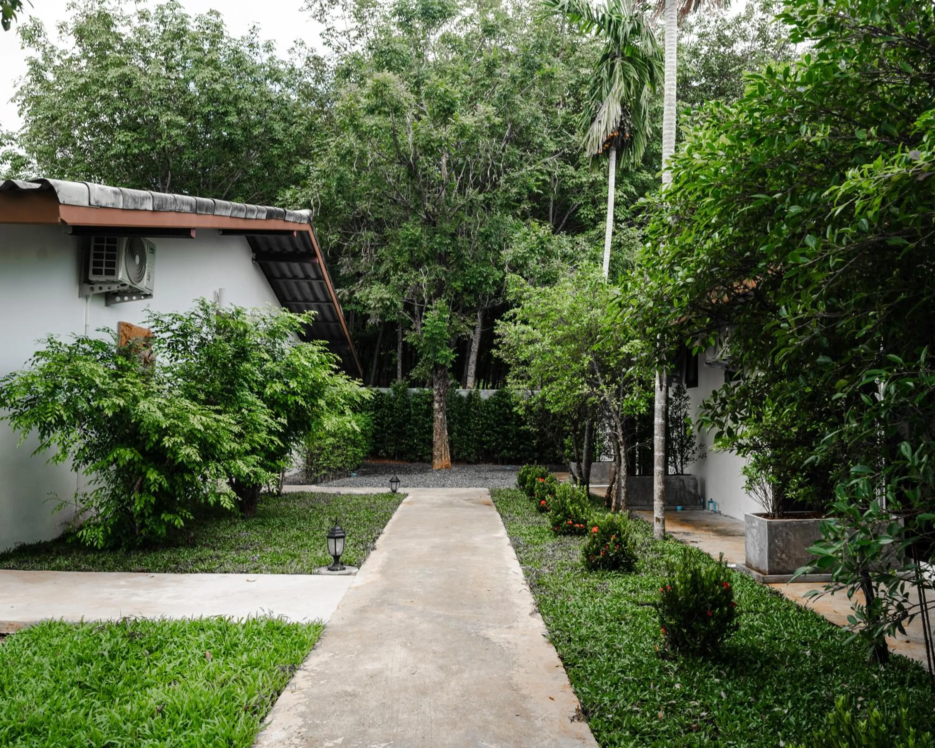 Garden in Apollo Hotel Chalong