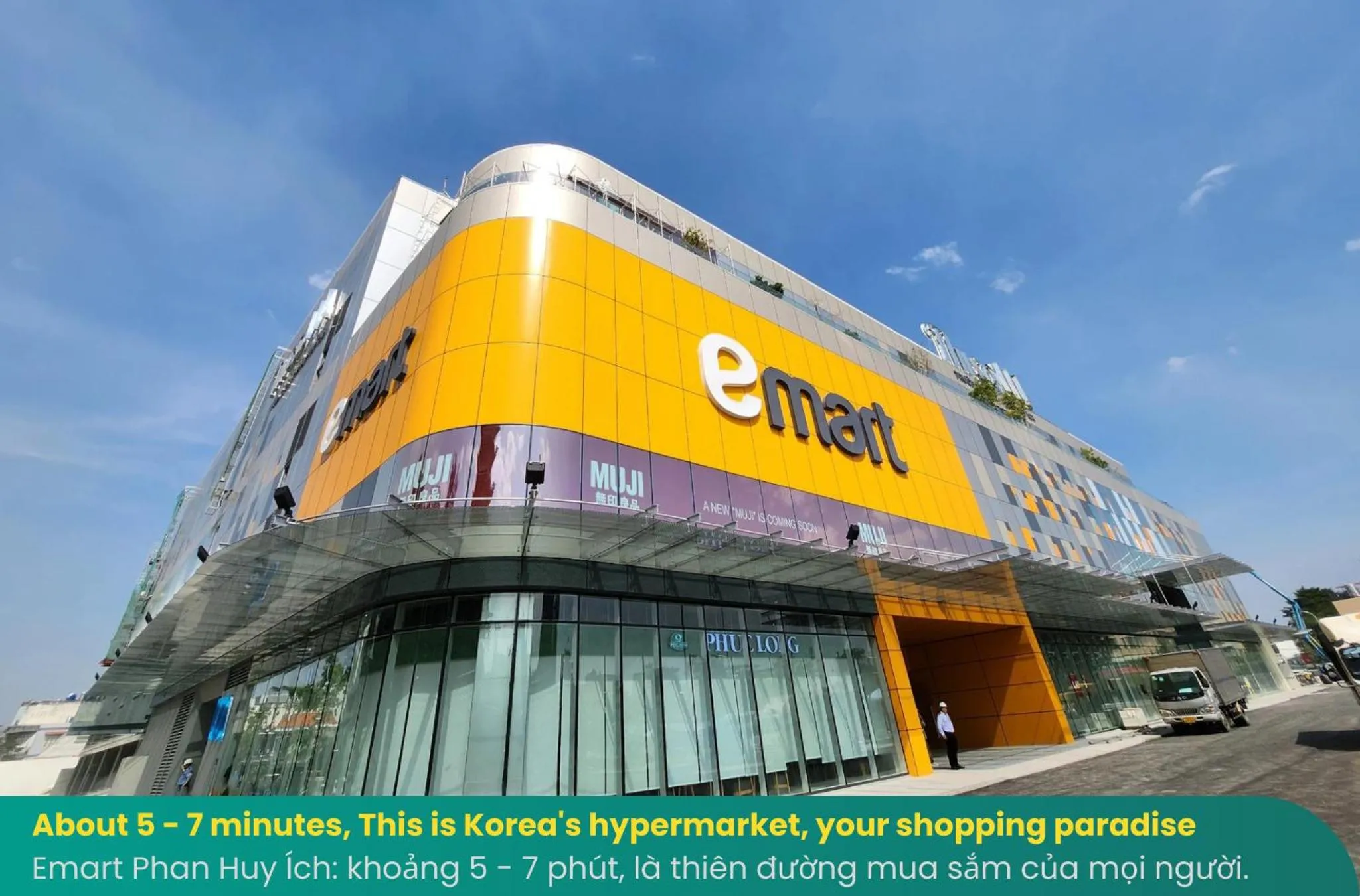 Supermarket/grocery shop in Secret Garden Hotel