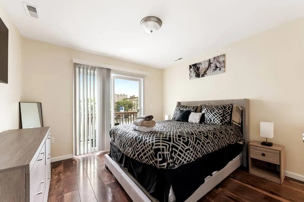 Bedroom, Bed in Hidden Gem