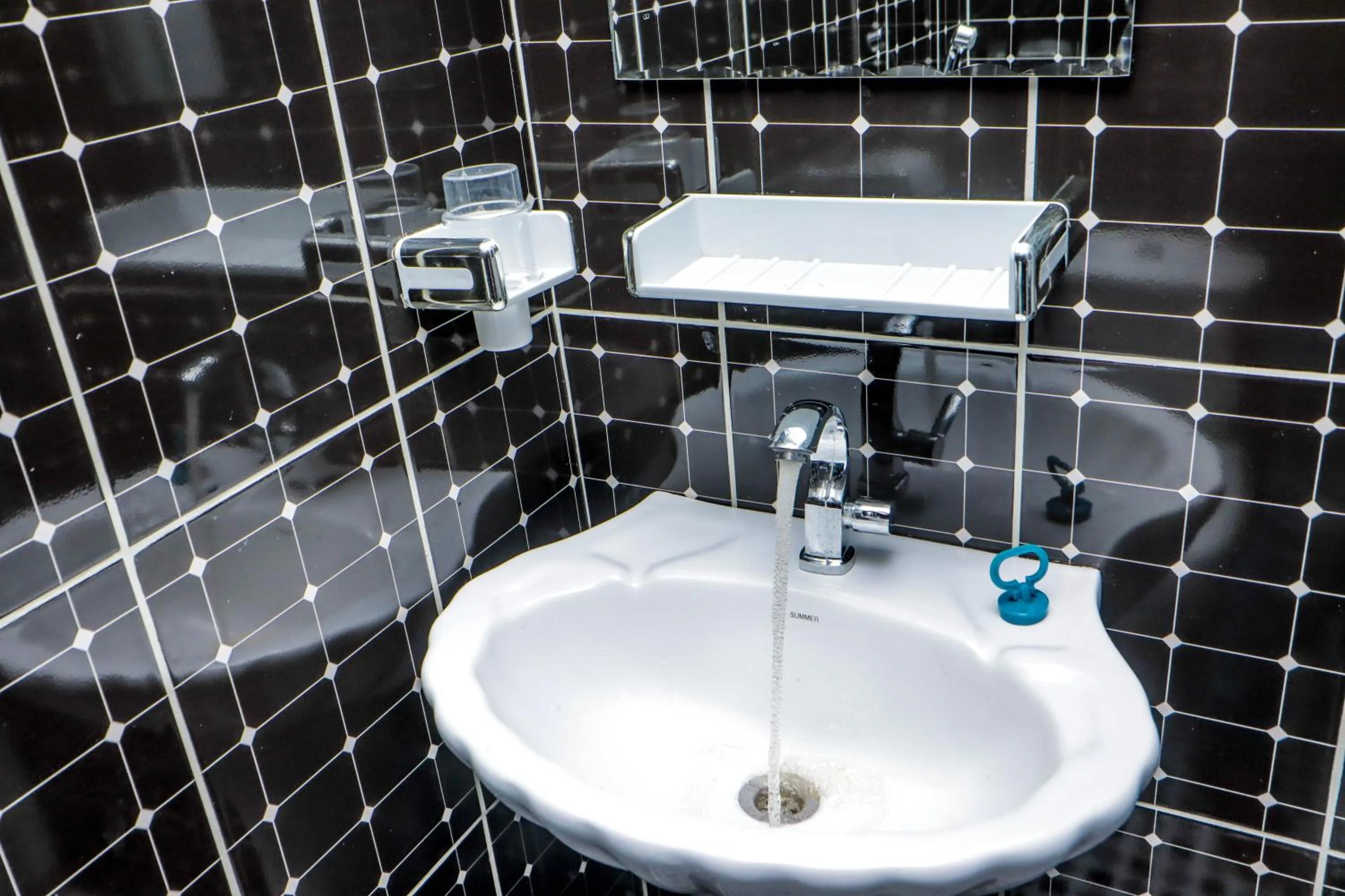 Shower in Hôtel The Place