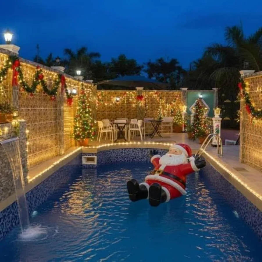 Swimming pool in Hôtel The Place