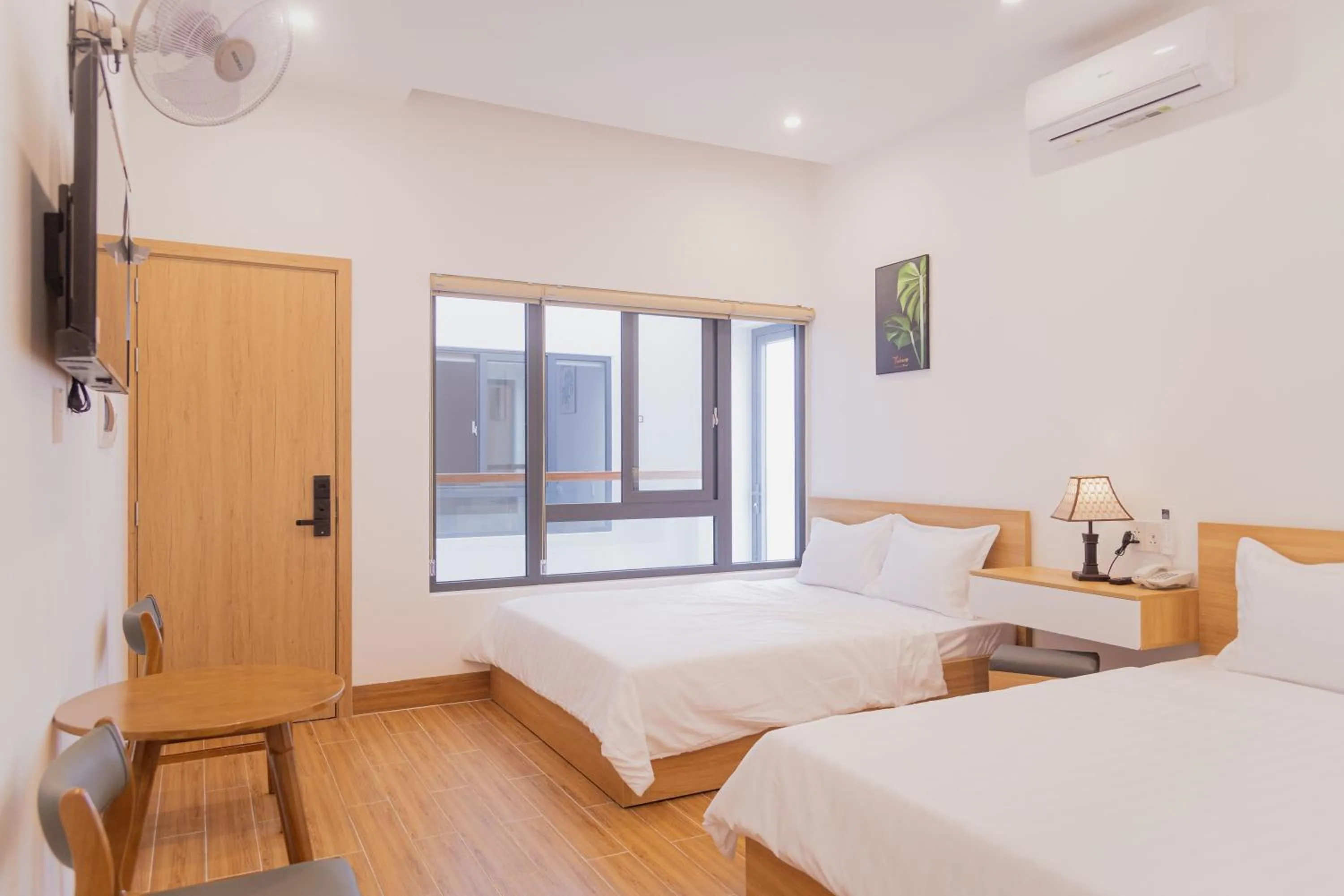 TV and multimedia, Bed in OYO 1192 Victory Hotel Dien Ban