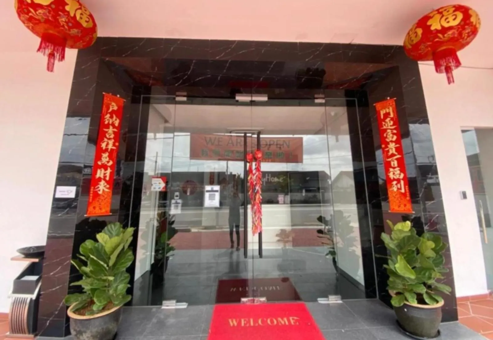 Lobby or reception in Hotel EzzyHome Kebun Teh