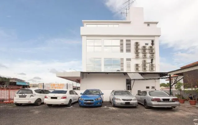 Parking in Hotel EzzyHome Kebun Teh