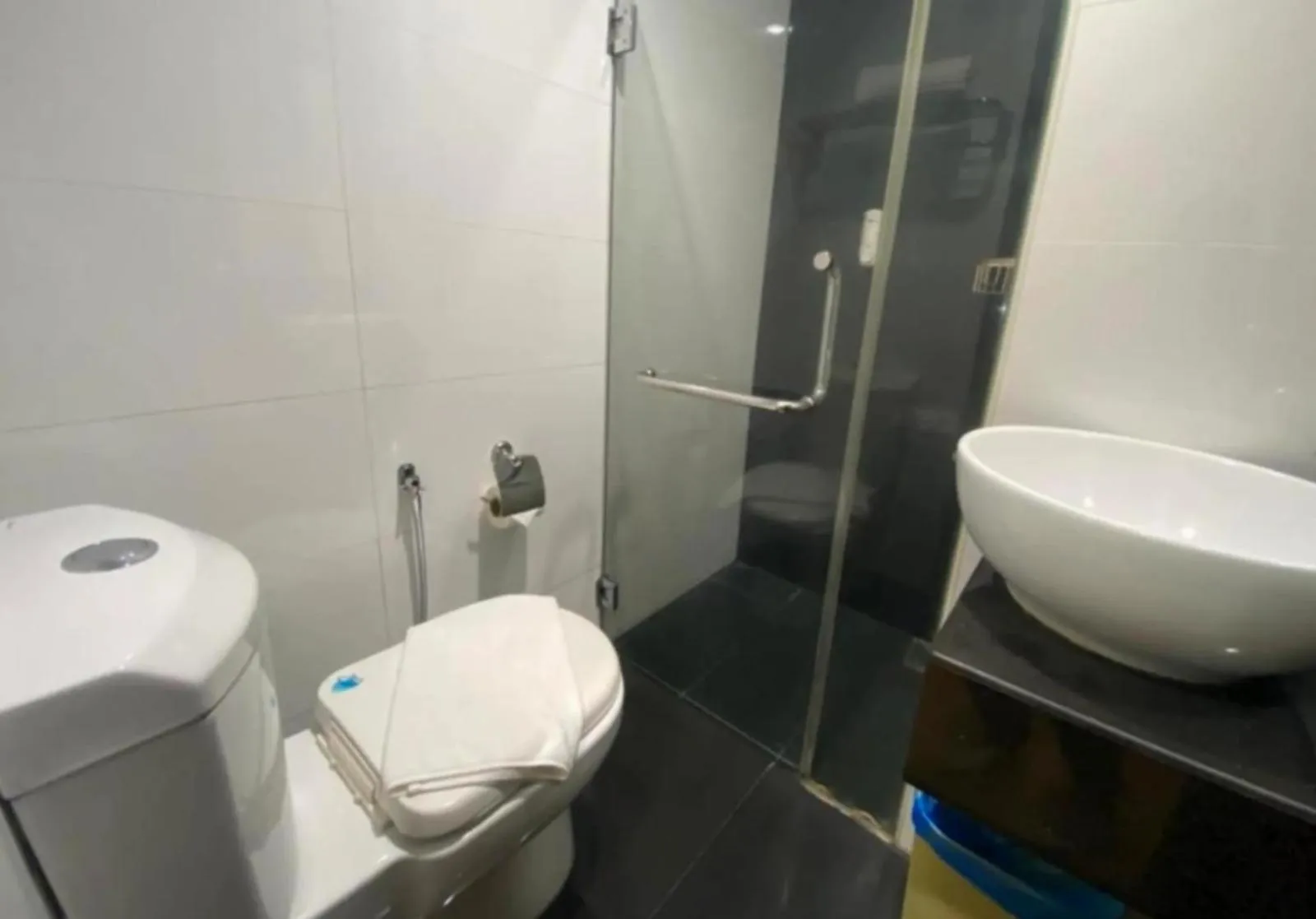 Toilet in Hotel EzzyHome Kebun Teh