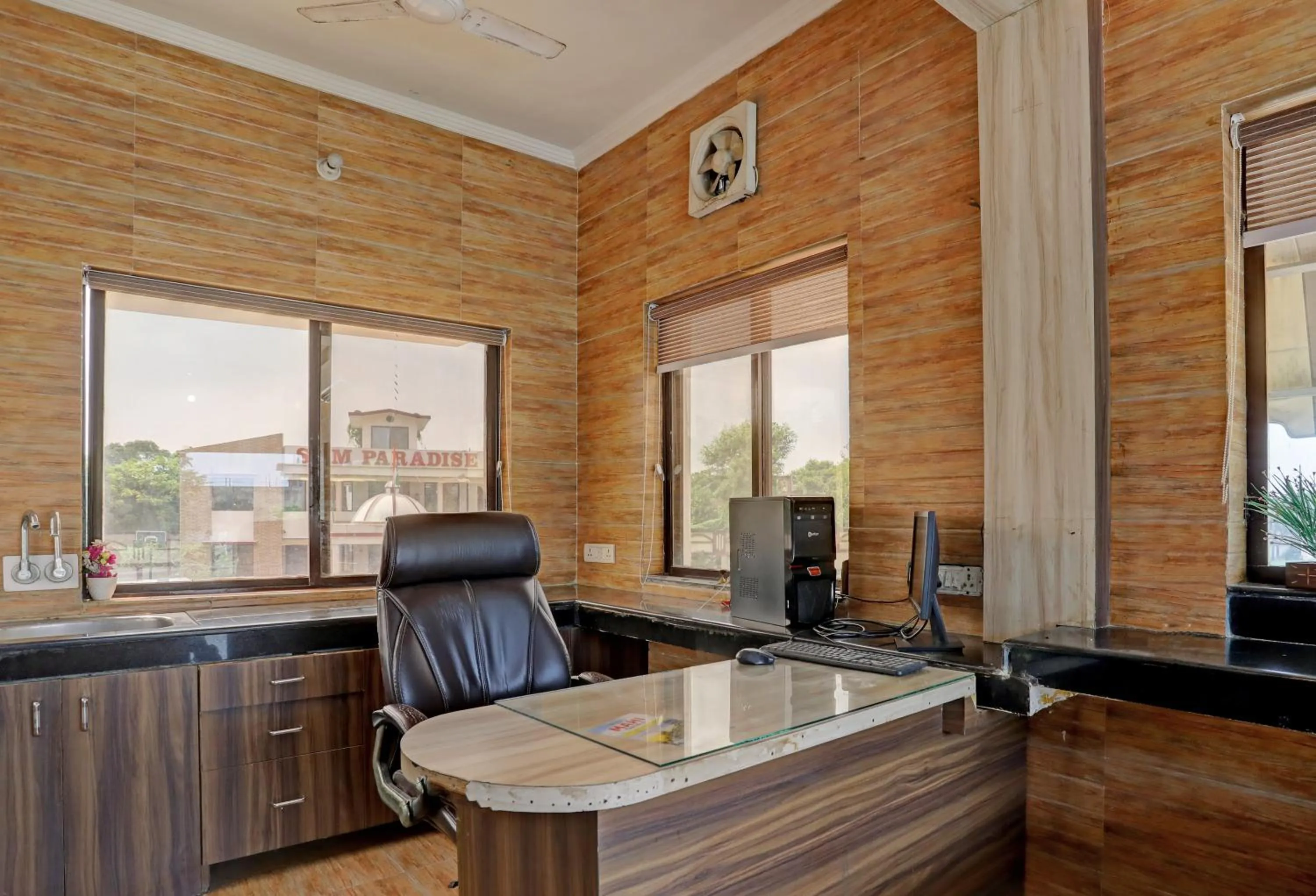 Lobby or reception in OYO Himanshi Palace