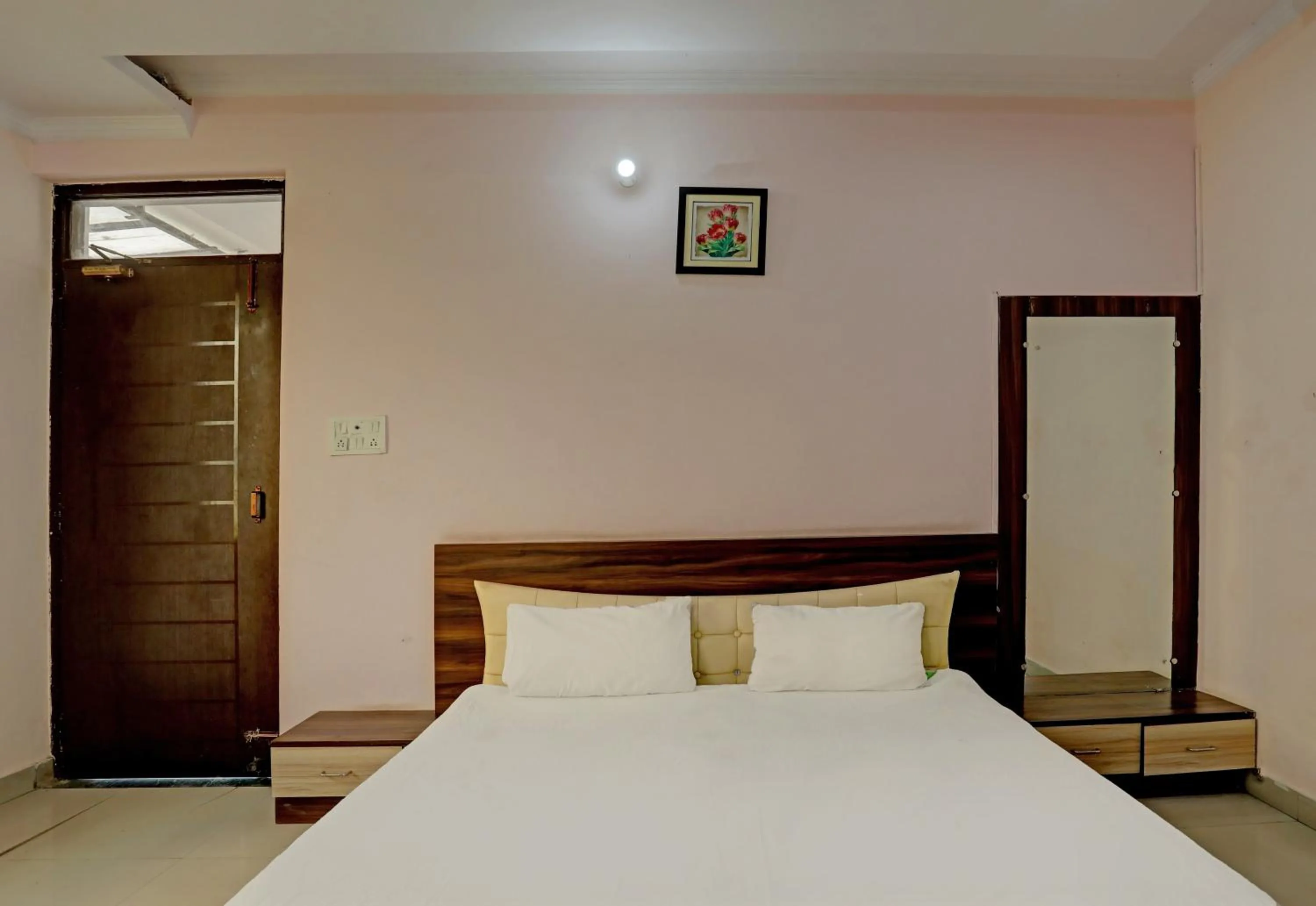 Bedroom, Bed in OYO Himanshi Palace