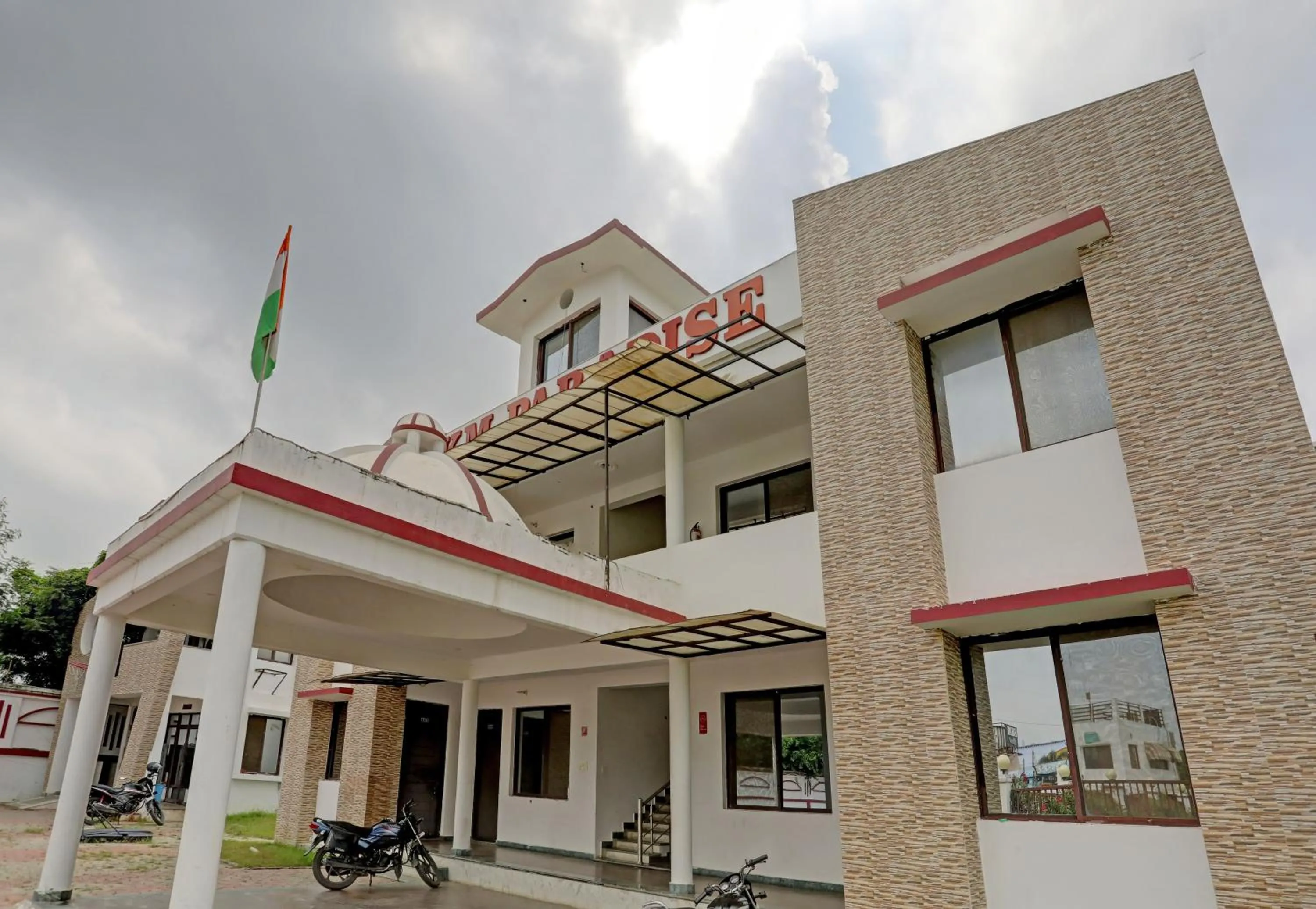 Facade/entrance, Property Building in OYO Himanshi Palace
