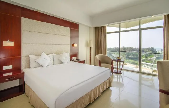 Bed in Ocean Paradise Hotel and Resort