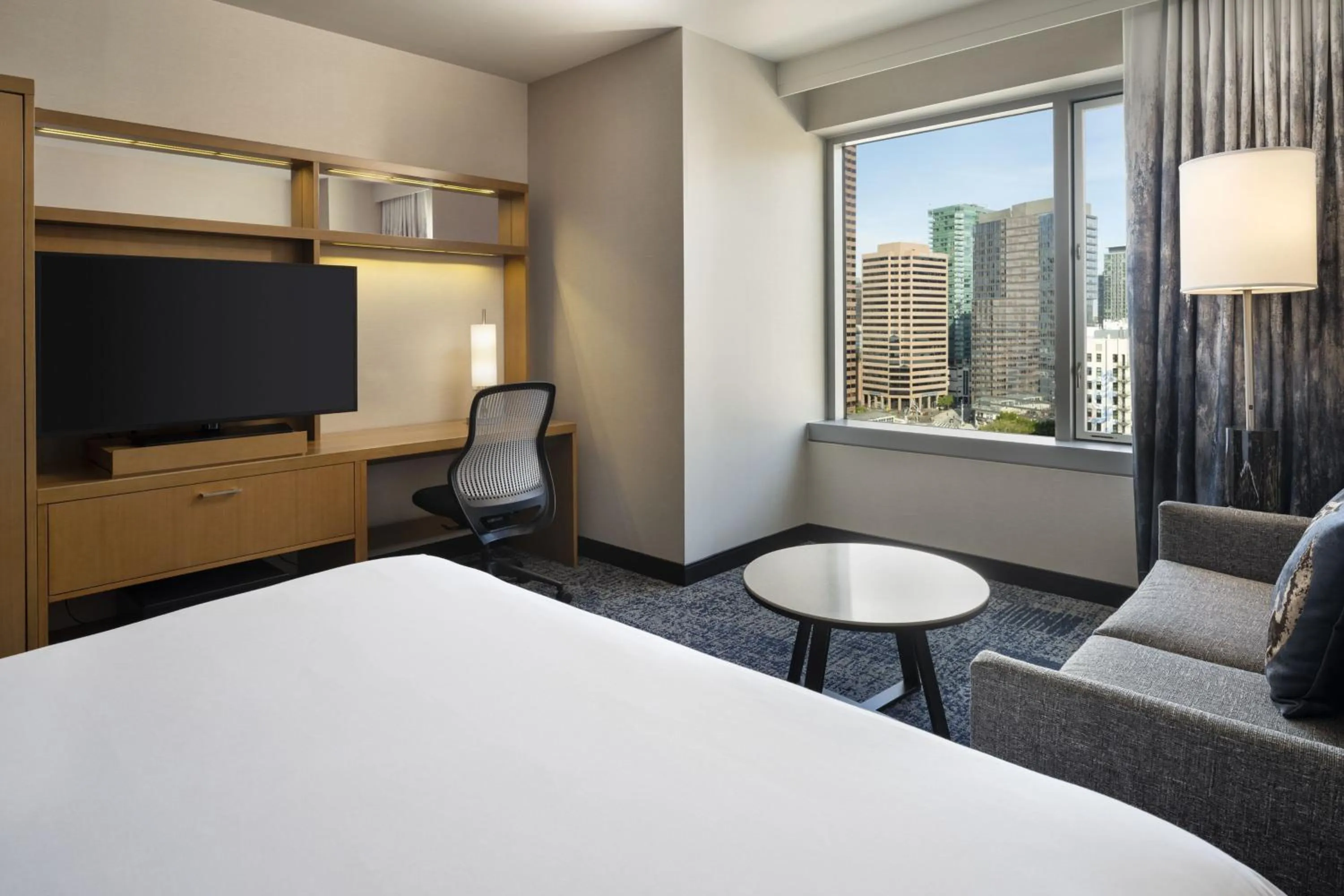 Photo of the whole room, Bed in Courtyard by Marriott Los Angeles L.A. LIVE