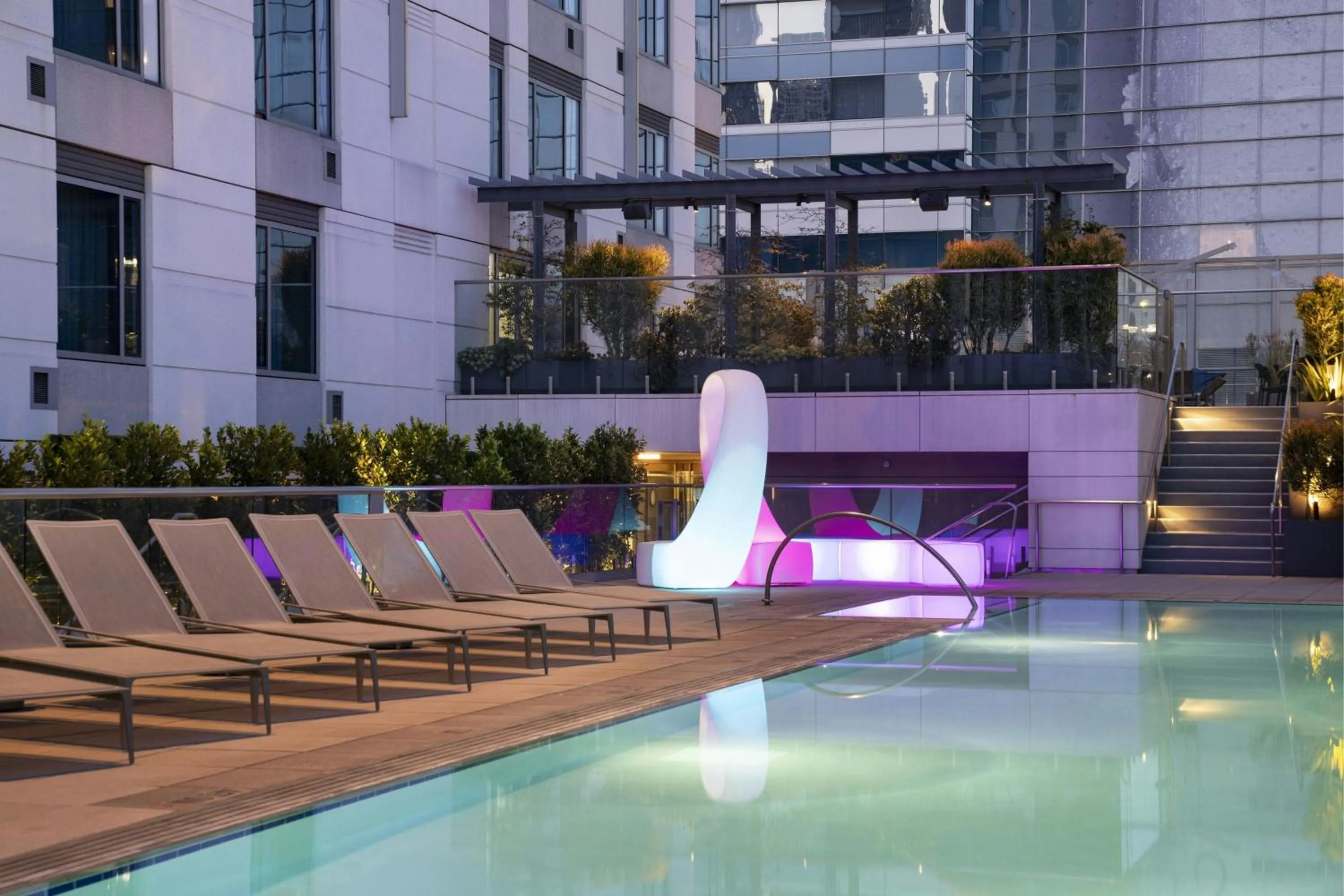 Swimming pool in Courtyard by Marriott Los Angeles L.A. LIVE