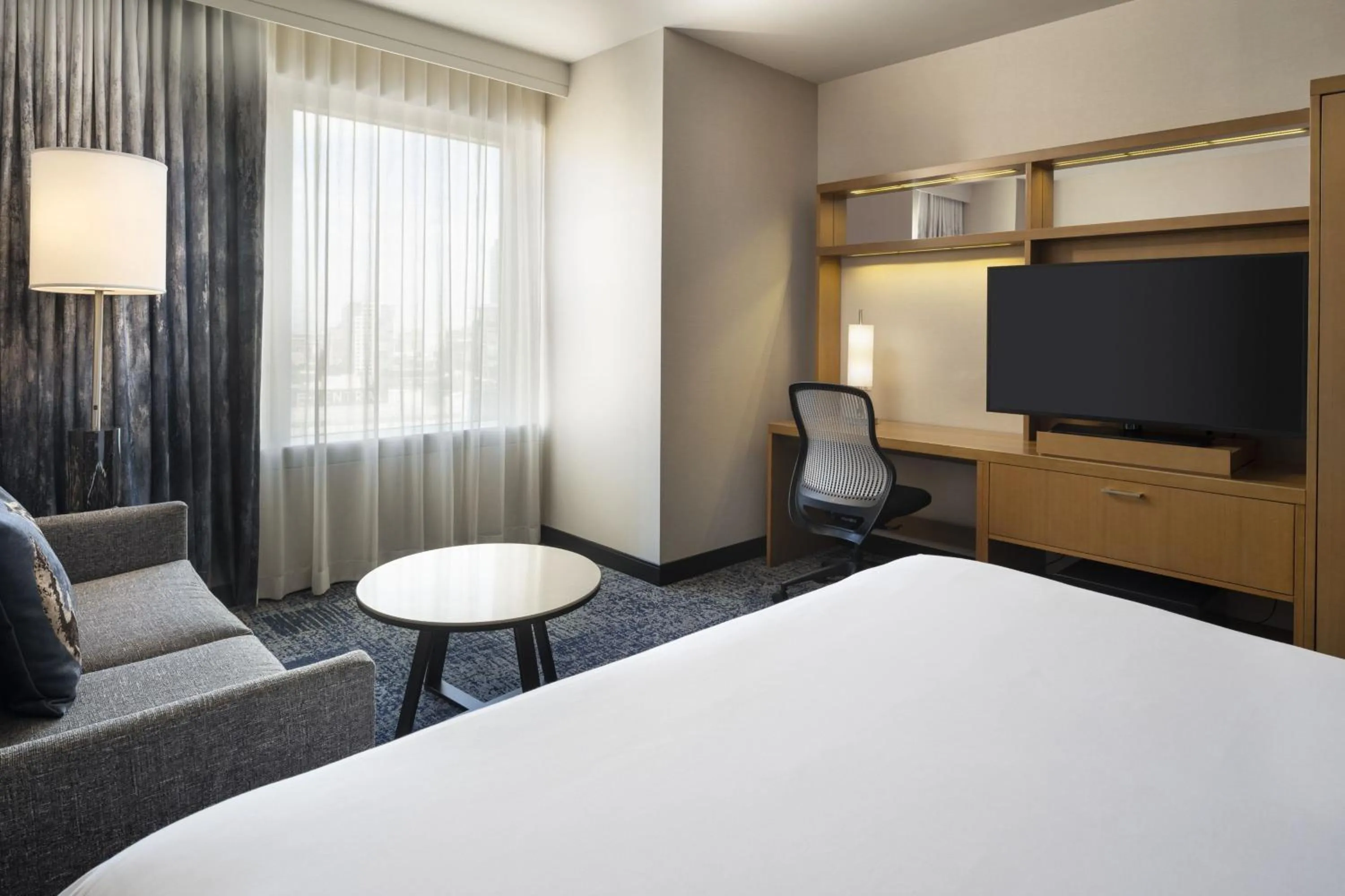 Photo of the whole room, Bed in Courtyard by Marriott Los Angeles L.A. LIVE