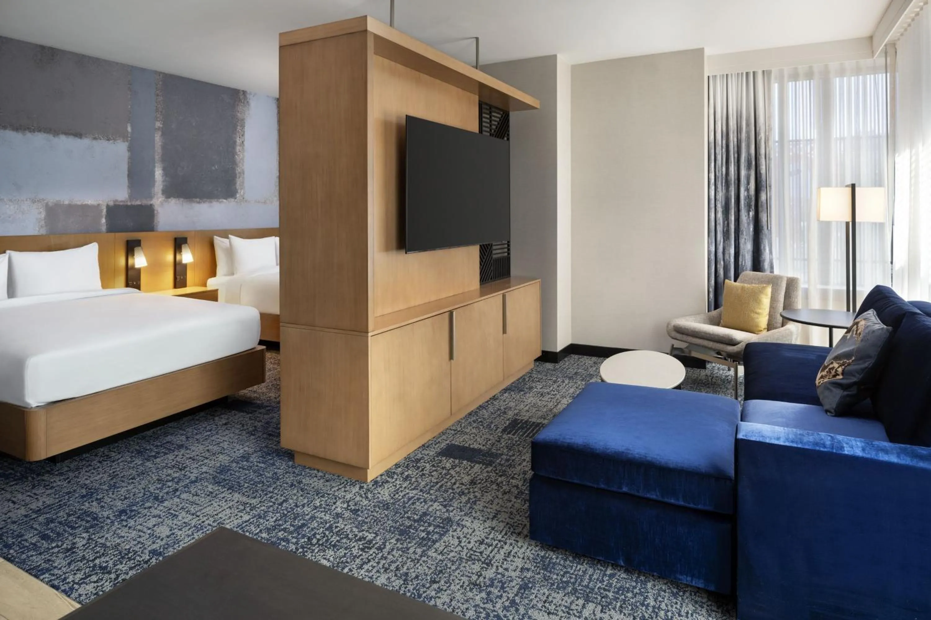 Photo of the whole room, Bed in Courtyard by Marriott Los Angeles L.A. LIVE