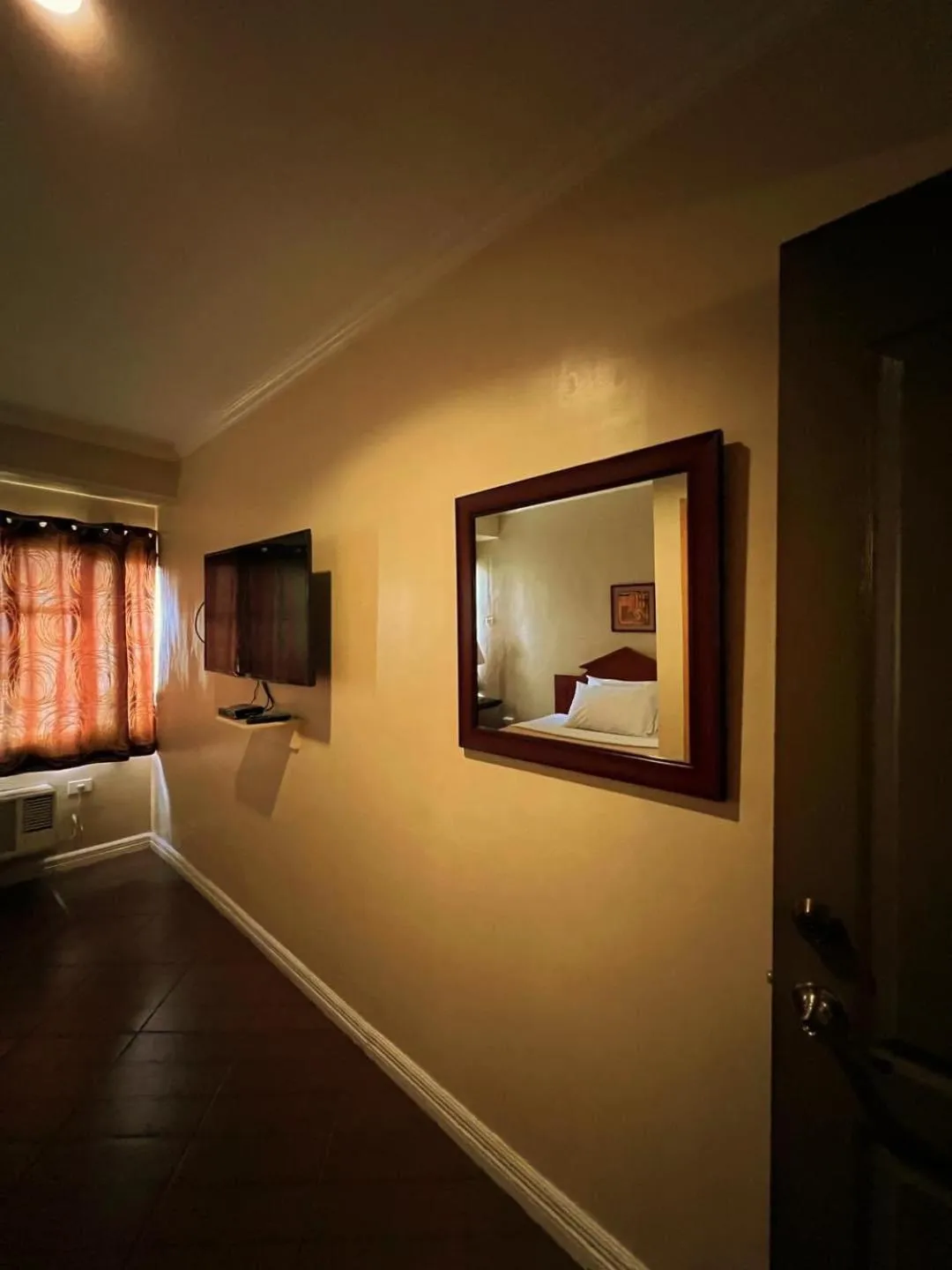 Bed in Blue Velvet Hotel -CM Recto