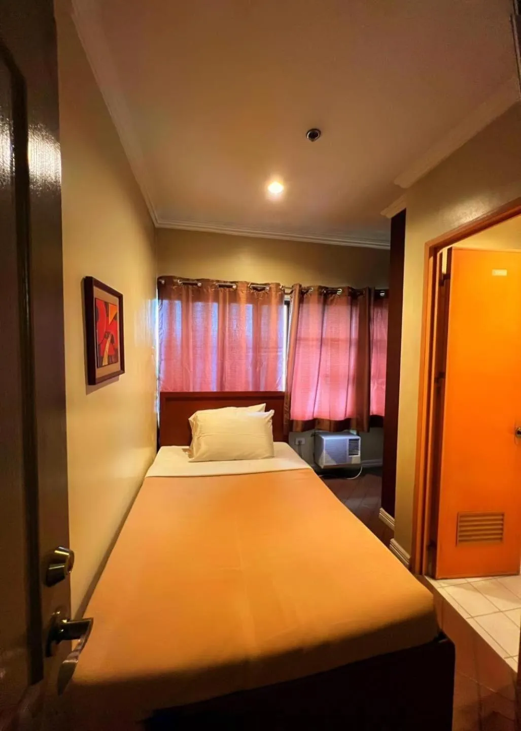 Bed in Blue Velvet Hotel -CM Recto