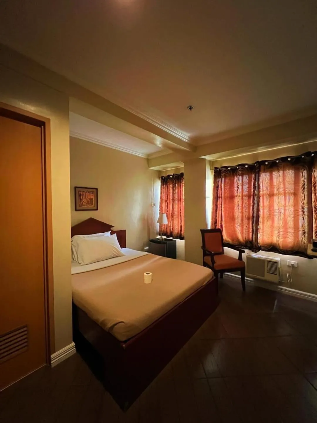 Bed in Blue Velvet Hotel -CM Recto