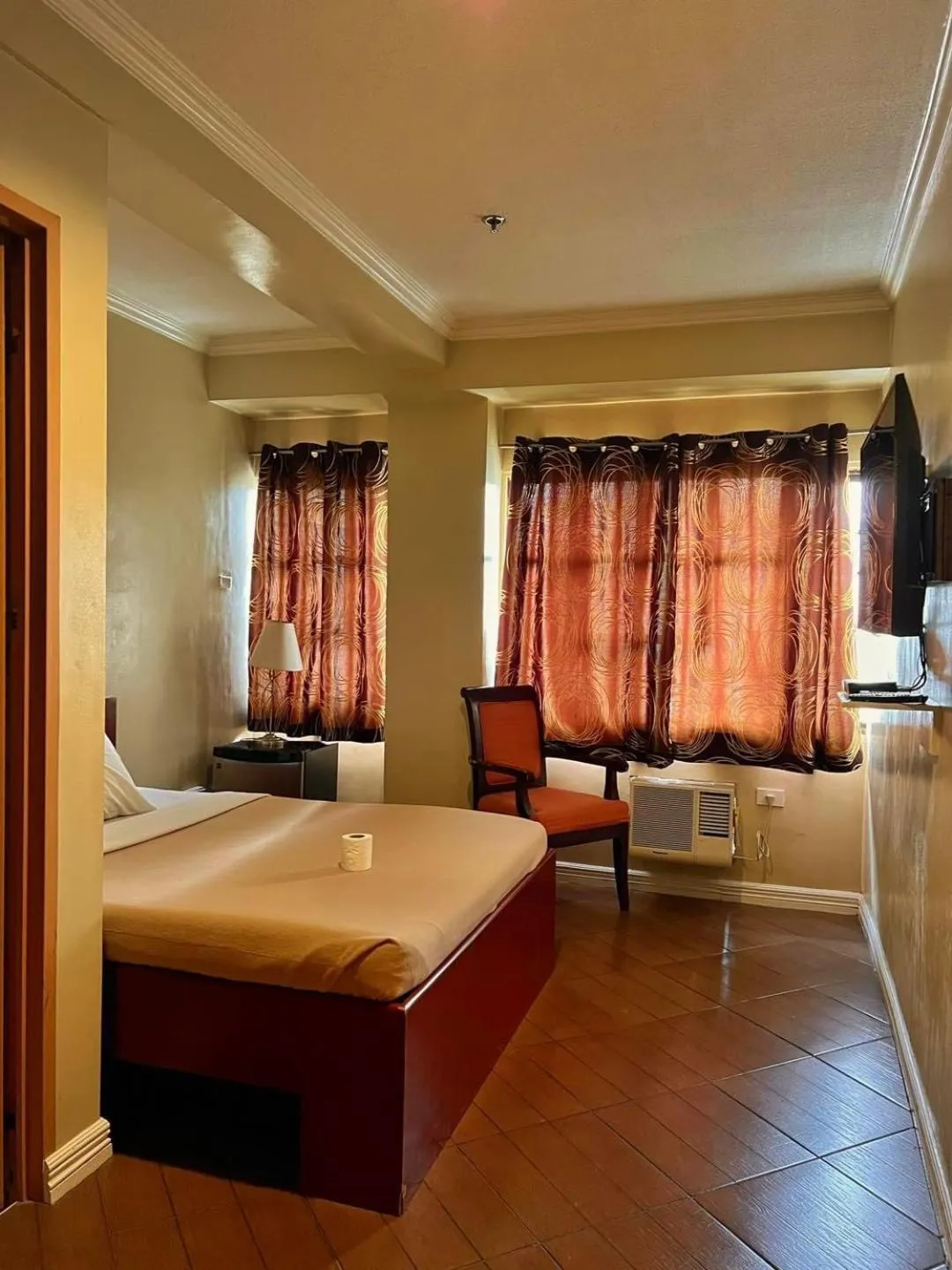 Bed in Blue Velvet Hotel -CM Recto