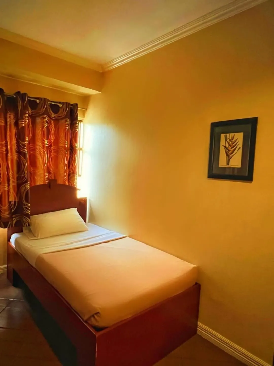 Bed in Blue Velvet Hotel -CM Recto