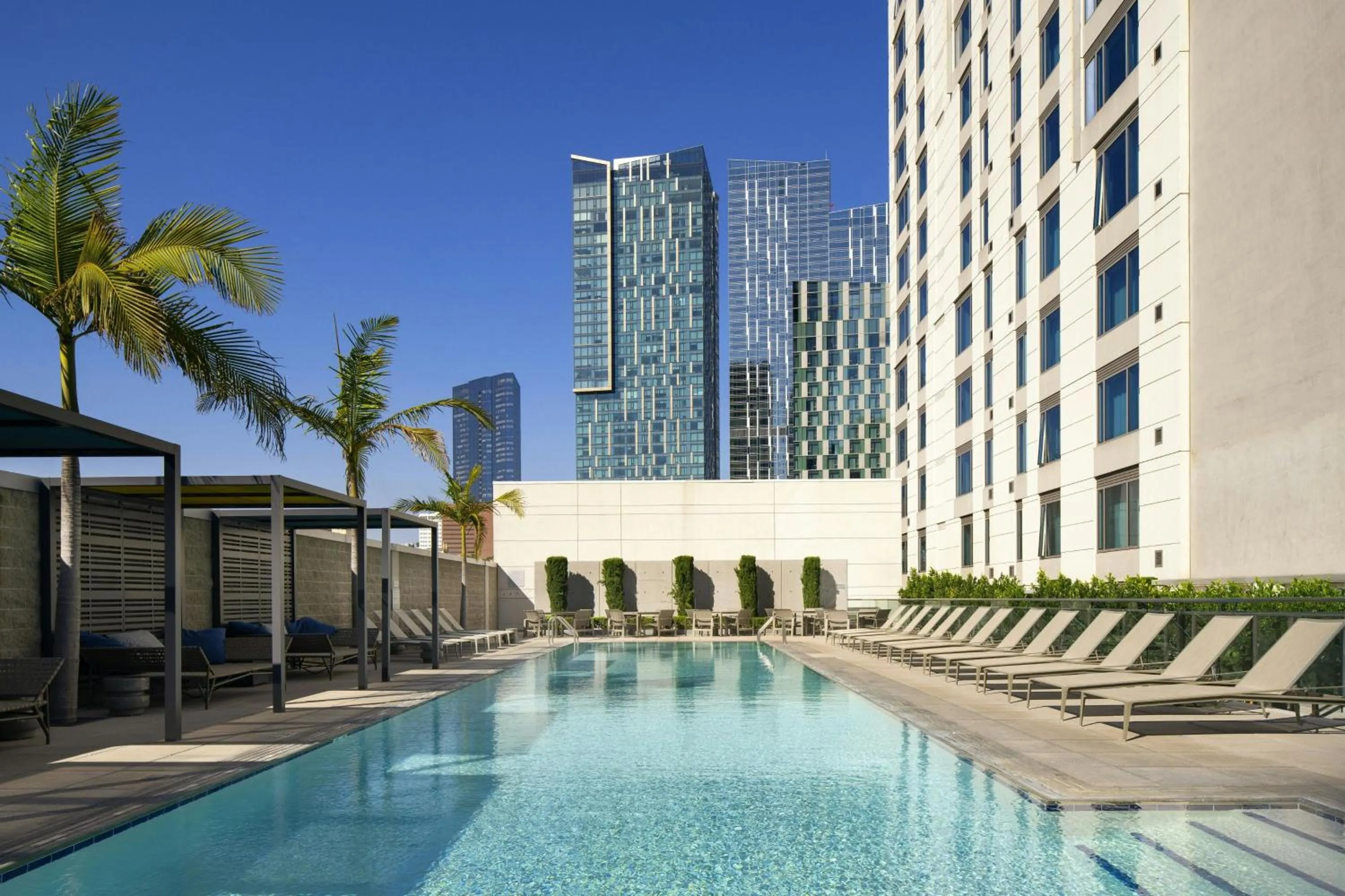 Swimming pool in Residence Inn by Marriott Los Angeles L.A. LIVE