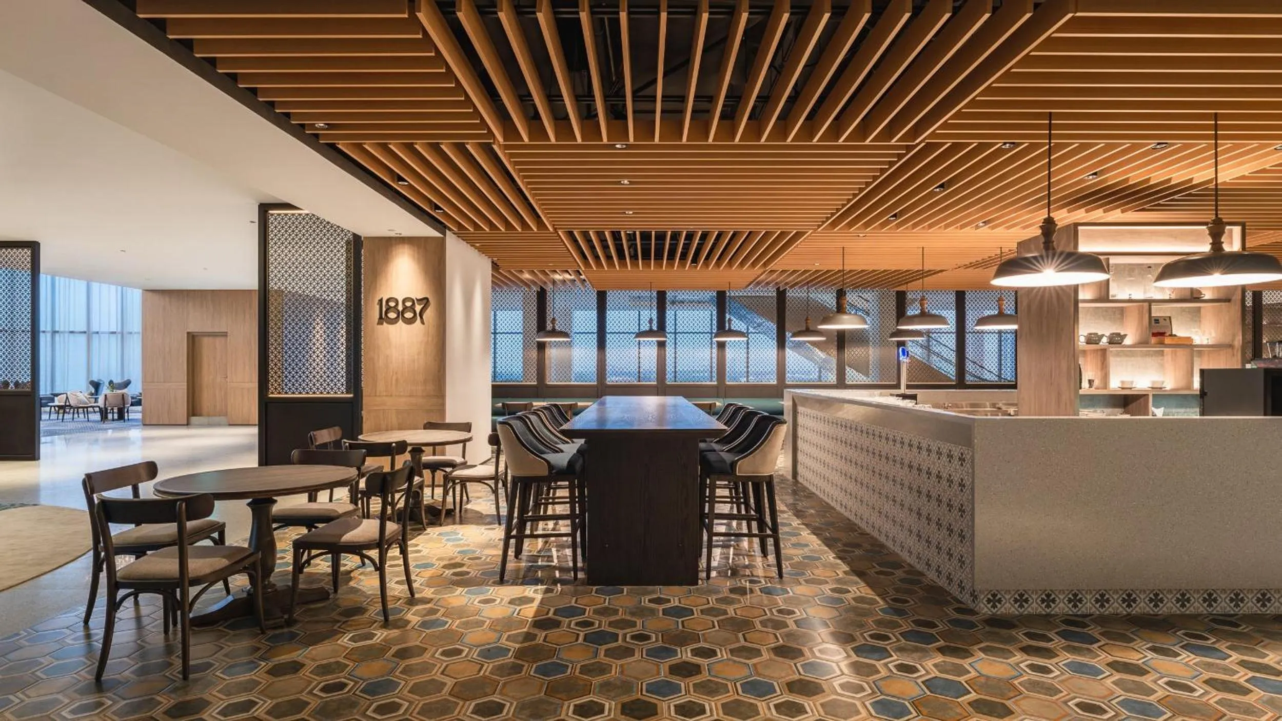 Lounge or bar in Crowne Plaza Penang Straits City by IHG