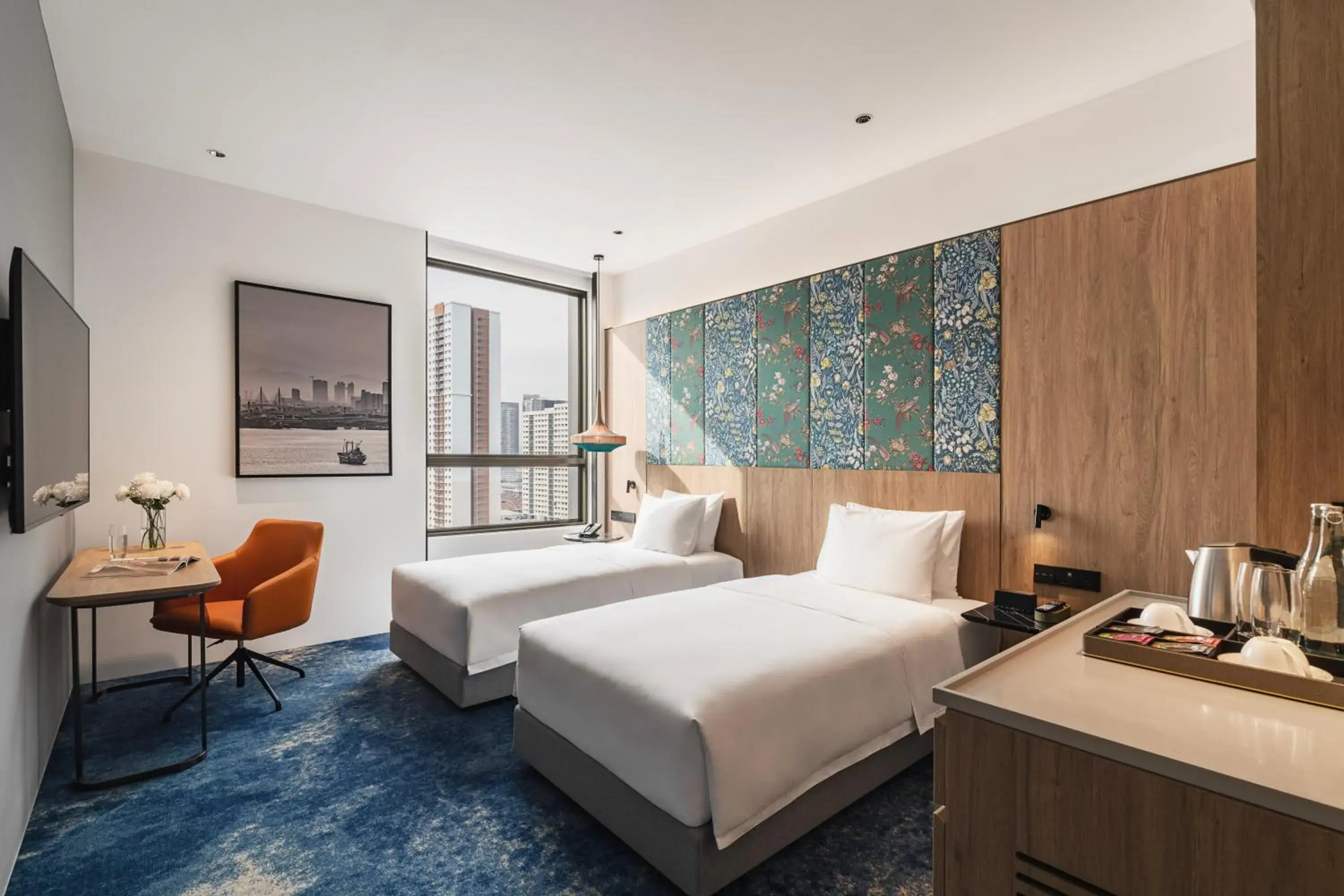 1 King and 1 Single Bed Premium in Crowne Plaza Penang Straits City by IHG 1 King and 1 Single Bed Premium in Crowne Plaza Penang Straits City by IHG