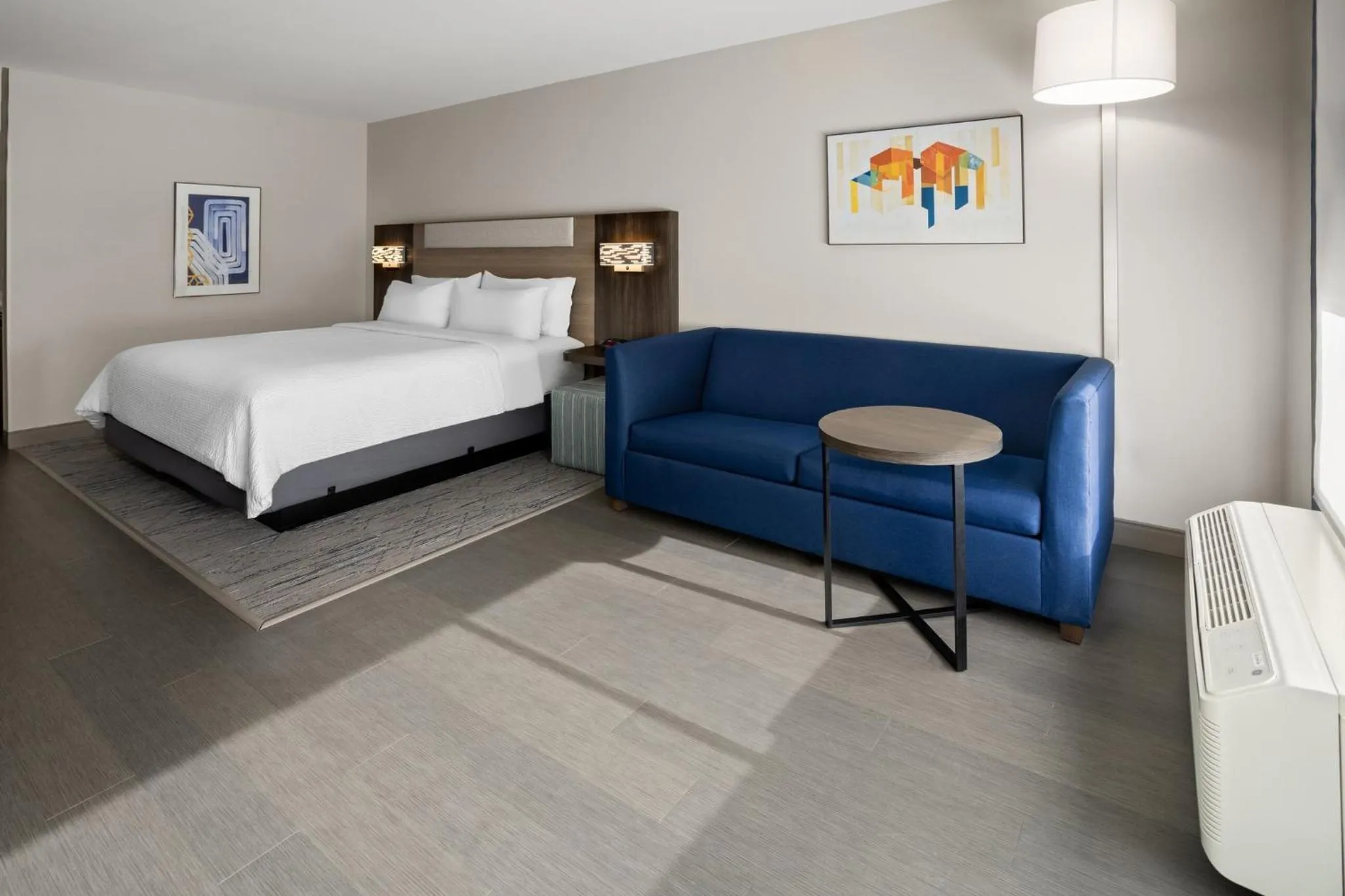 Photo of the whole room, Bed in Holiday Inn Express & Suites Waynesboro East