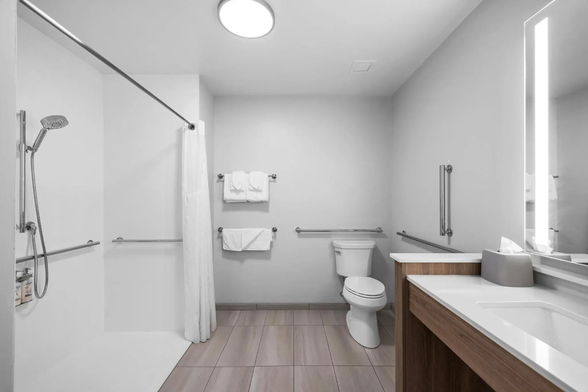 Photo of the whole room in Holiday Inn Express & Suites Marinette