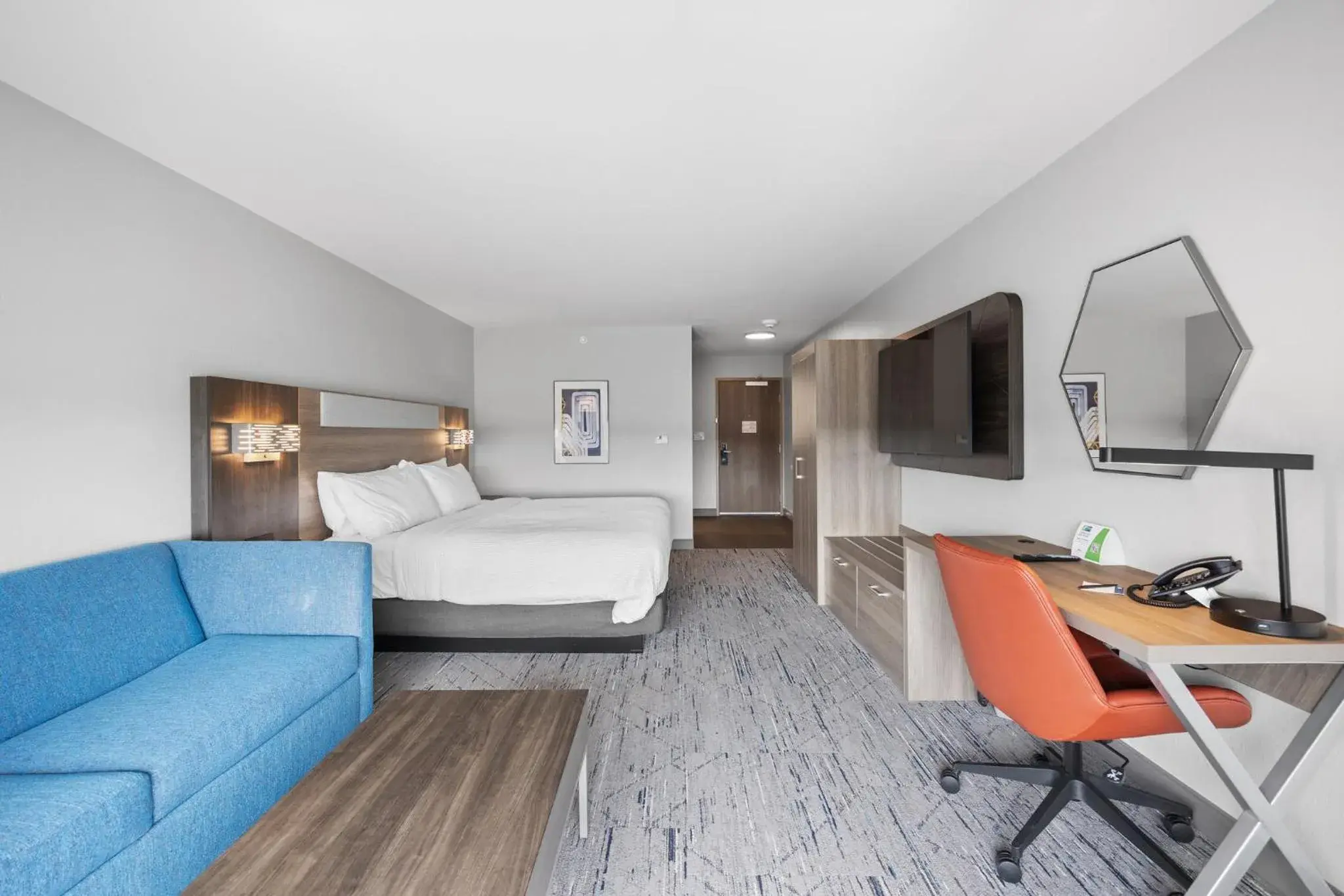 King Suite in Holiday Inn Express & Suites Marinette King Suite in Holiday Inn Express & Suites Marinette