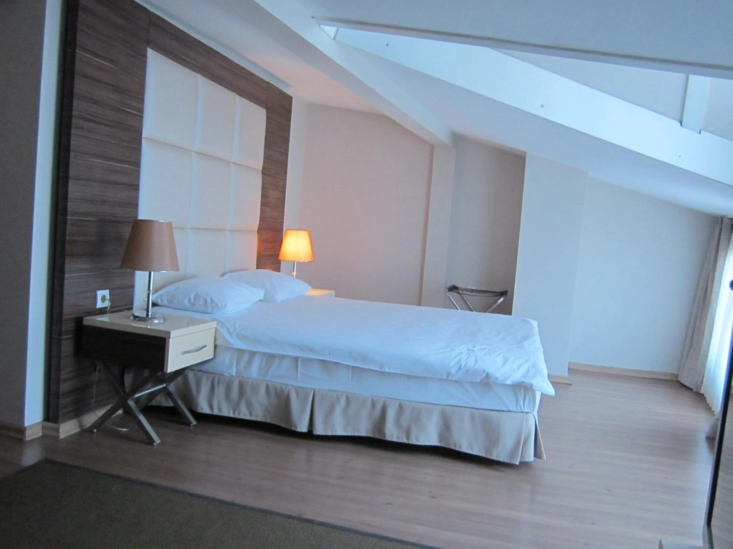 Bed in Derpa Suite Hotel