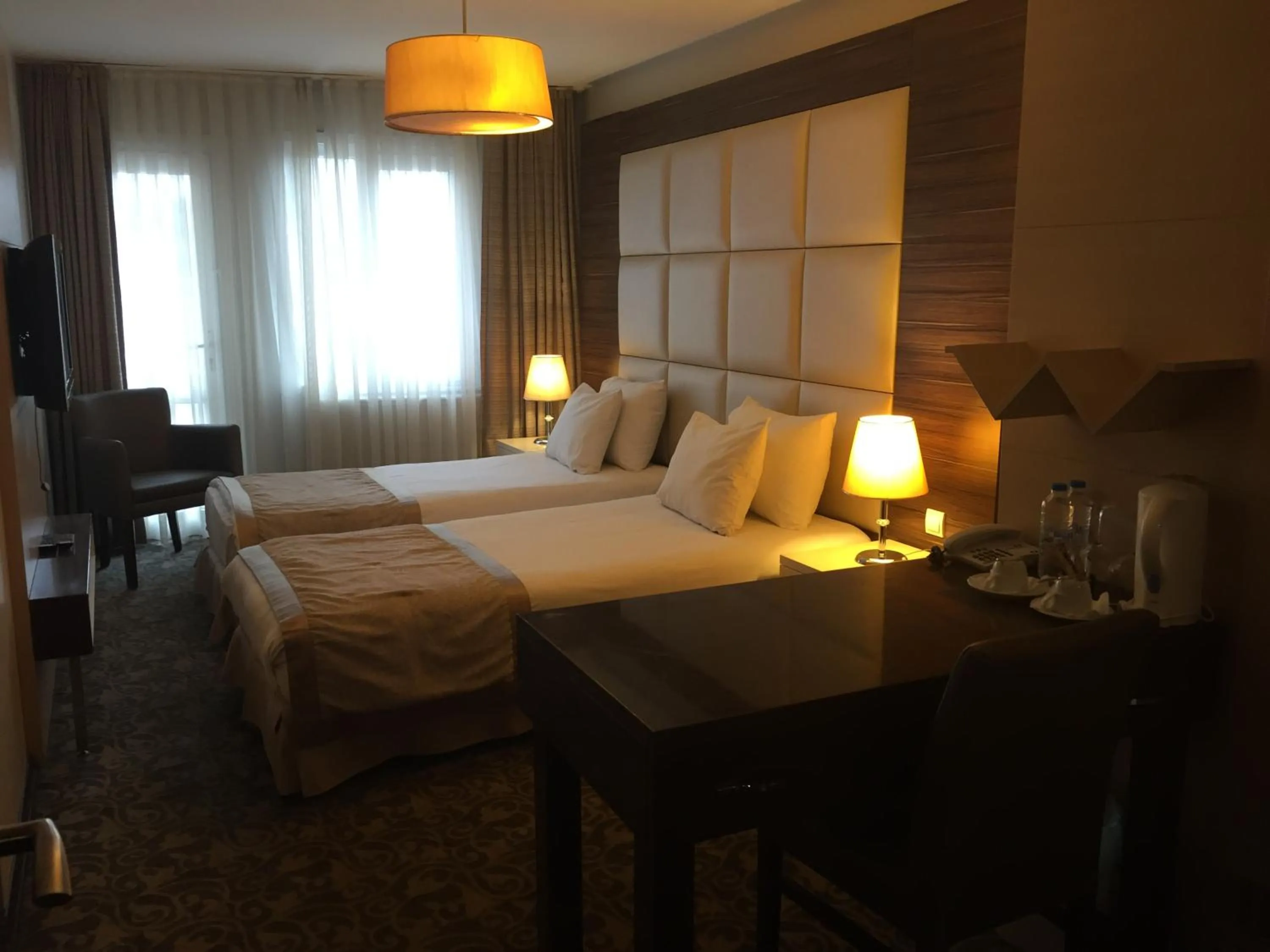 Bed in Derpa Suite Hotel