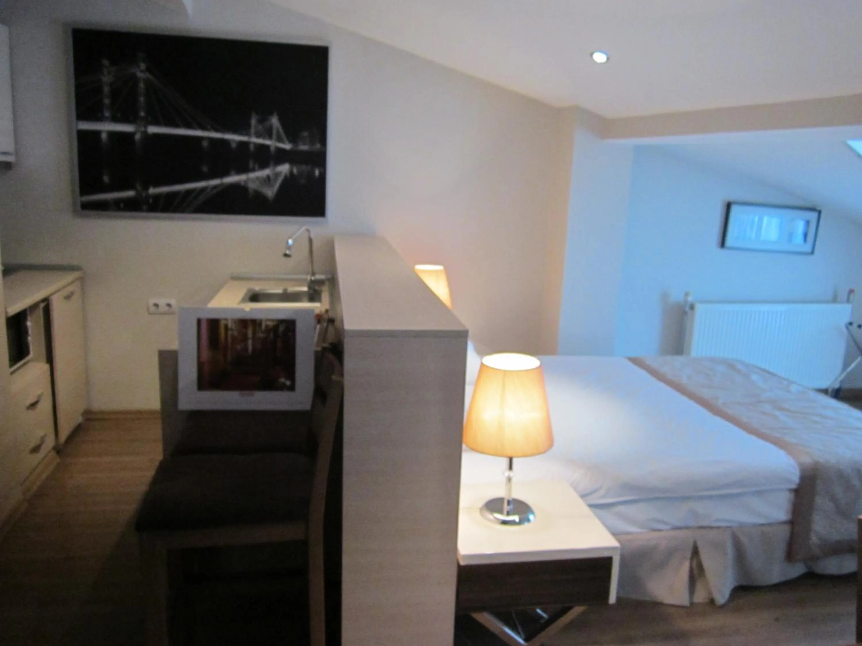 Bed in Derpa Suite Hotel