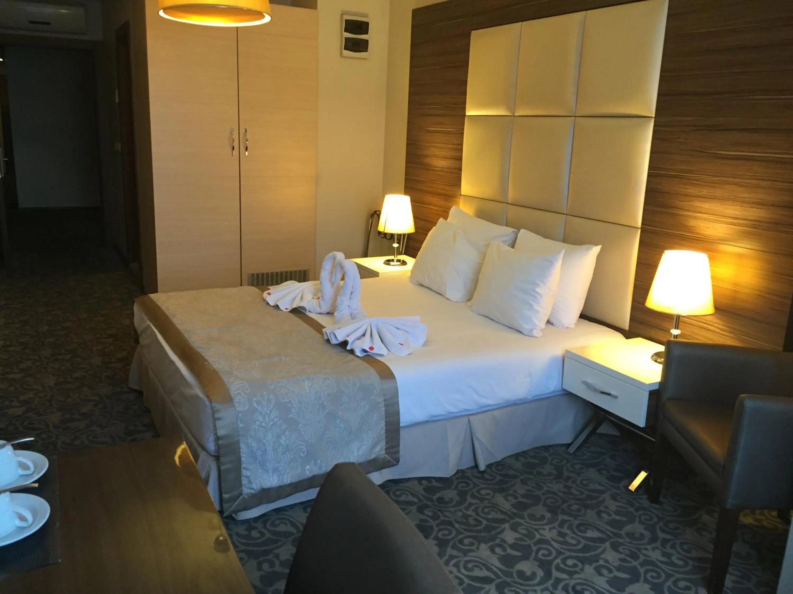 Bed in Derpa Suite Hotel