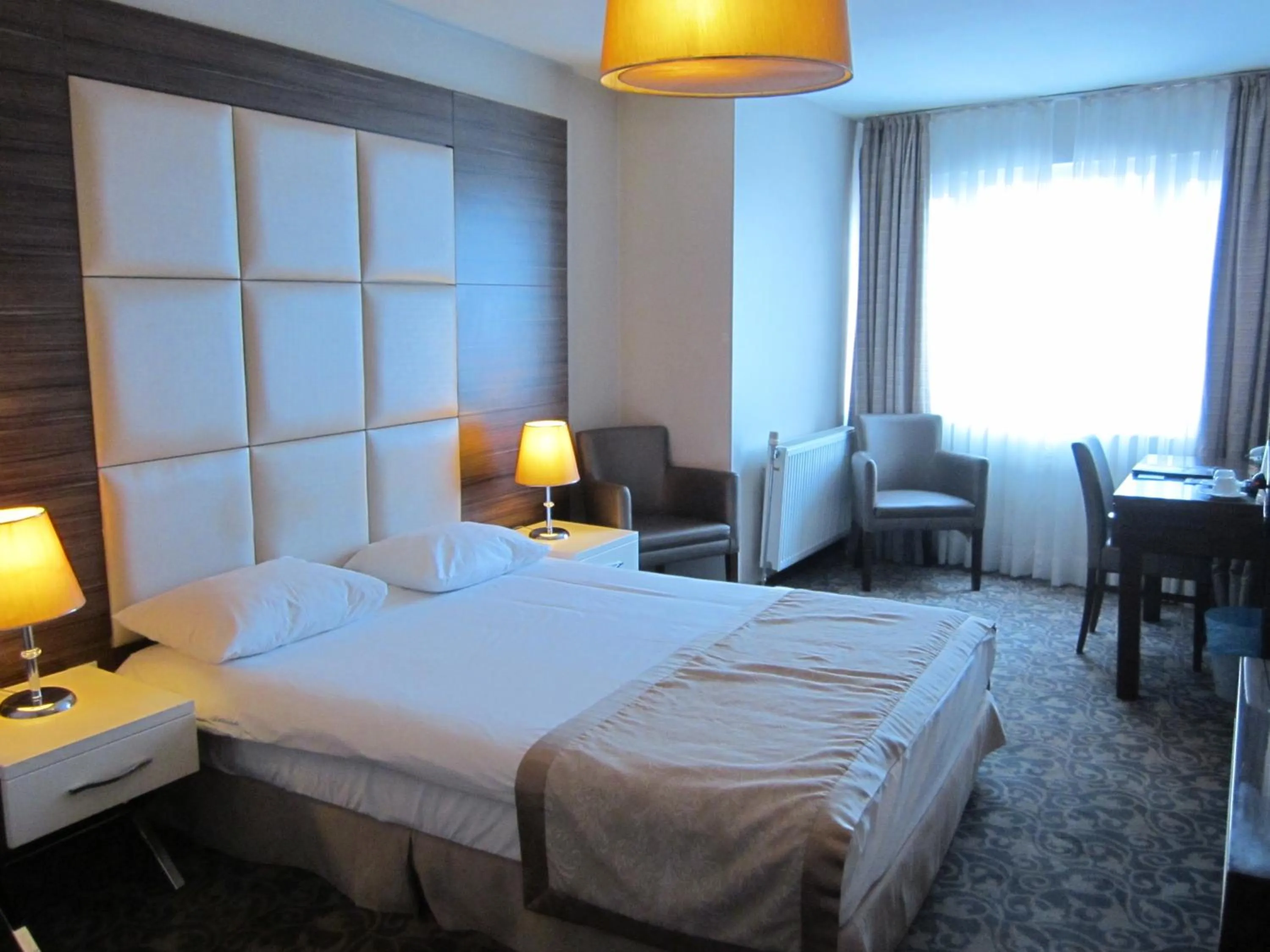 Bed in Derpa Suite Hotel